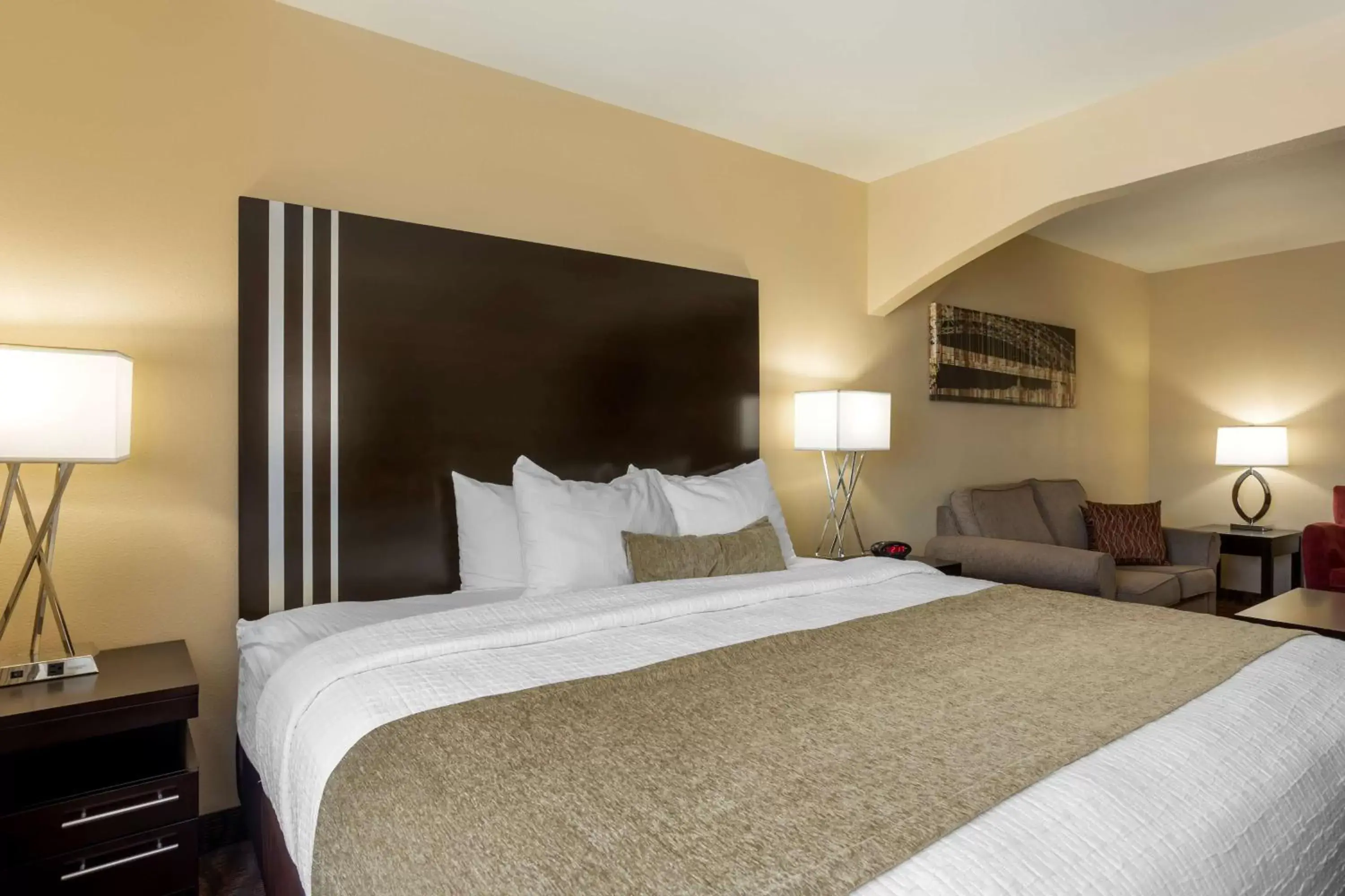 Bedroom, Bed in Best Western Plus Capital Inn