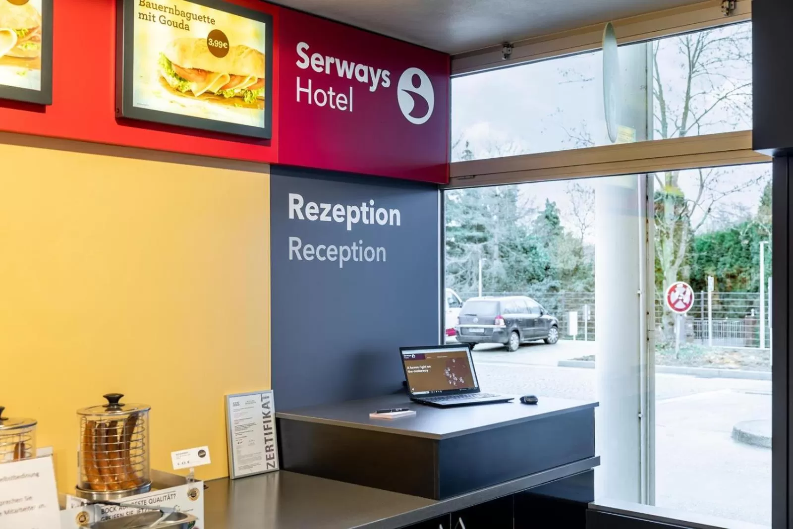 Lobby or reception in Serways Hotel Hösel