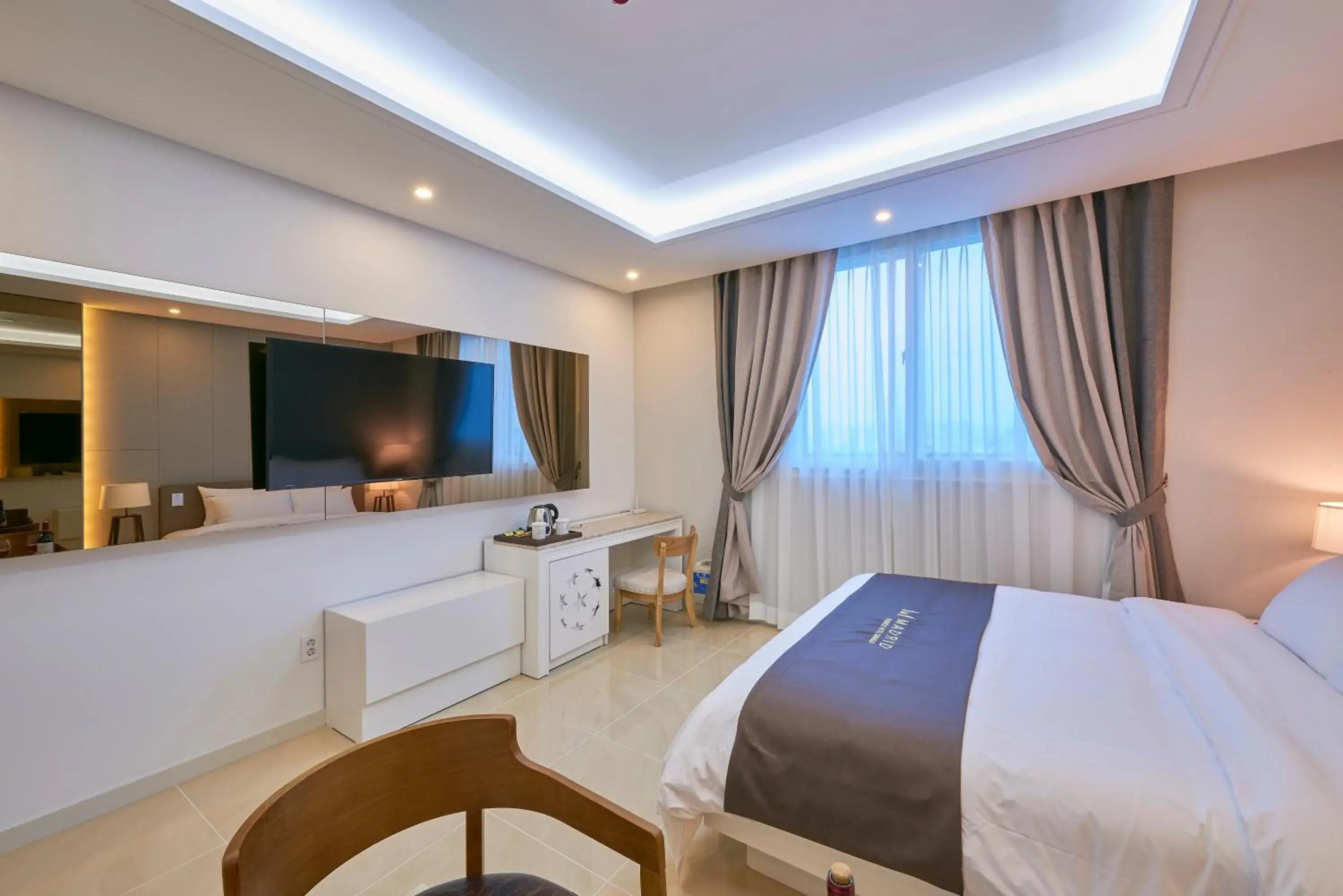 Photo of the whole room, Bed in Gwangju Madrid Hotel (Korea Quality)
