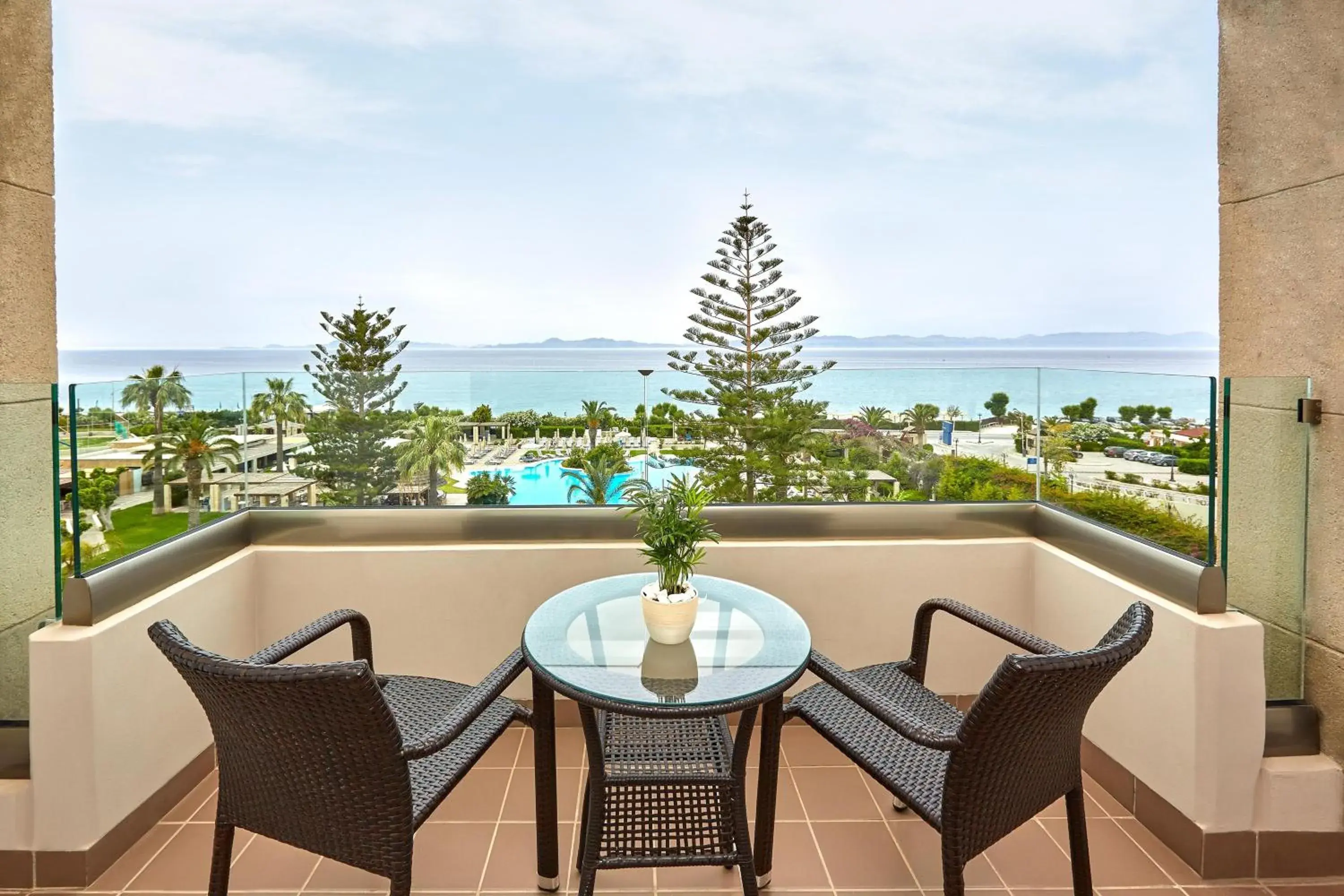 Photo of the whole room, Balcony/Terrace in Sheraton Rhodes Resort