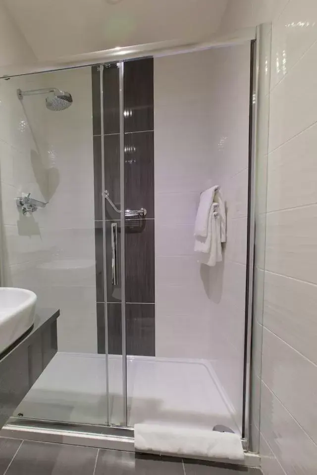 Shower, Bathroom in Grand Hotel Tralee