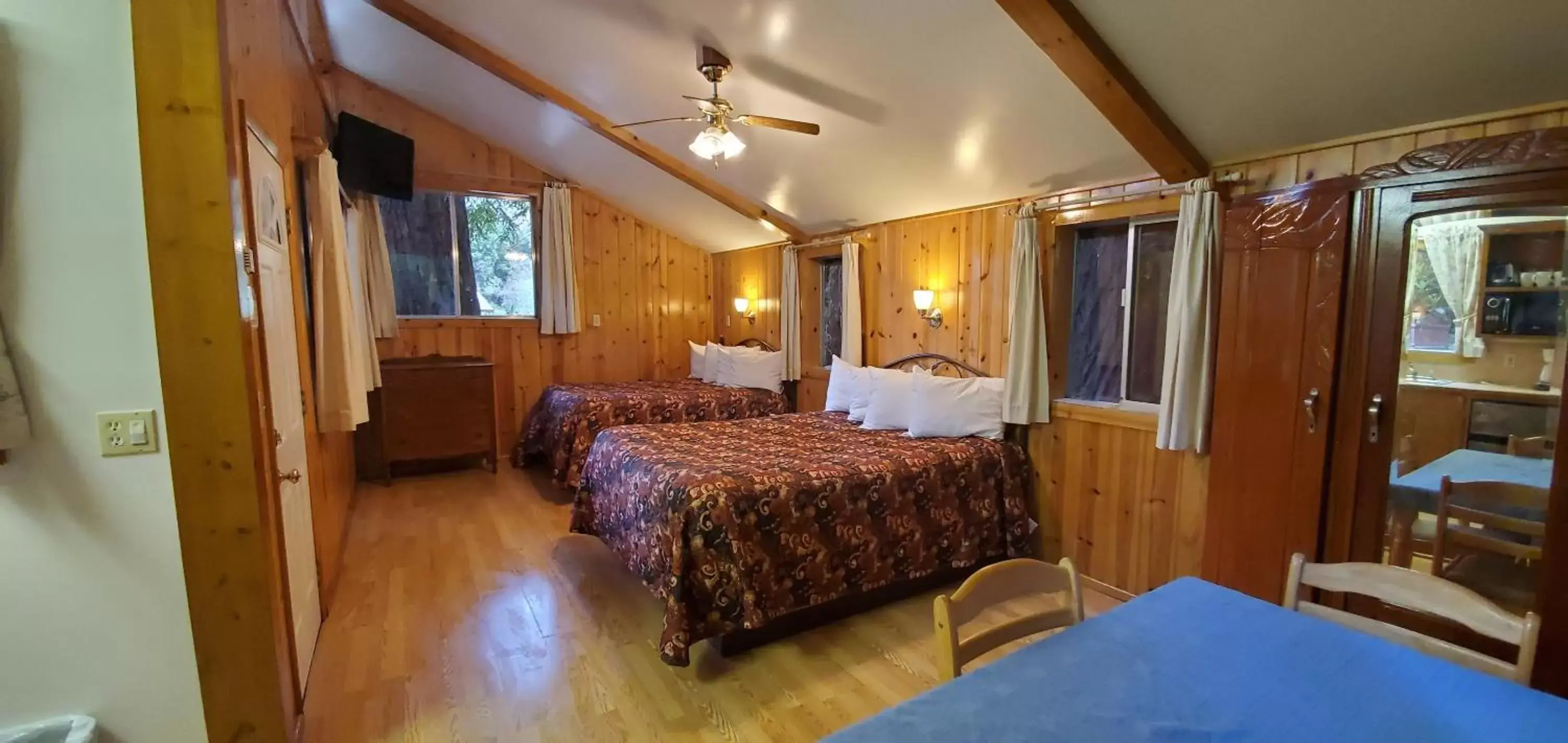 Bed in Fern River Resort