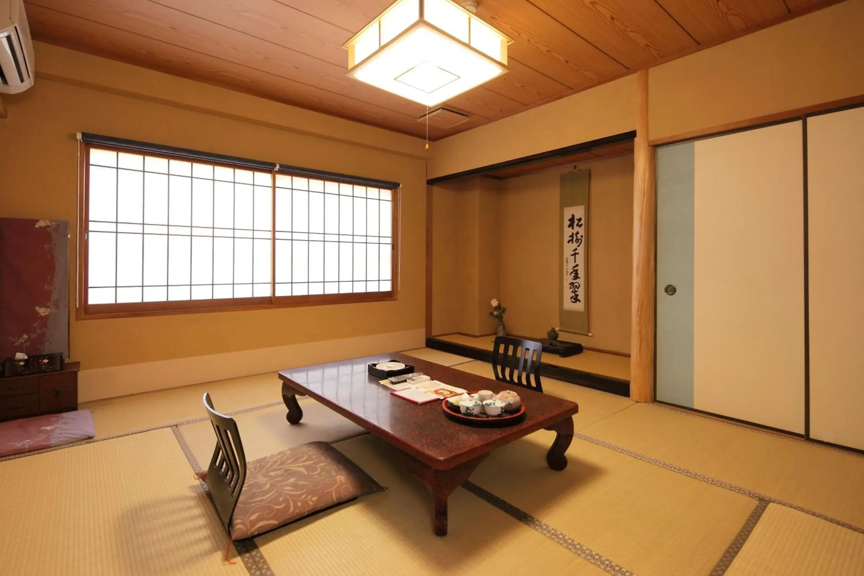 Photo of the whole room, Seating Area in Ryokan Oomuraya