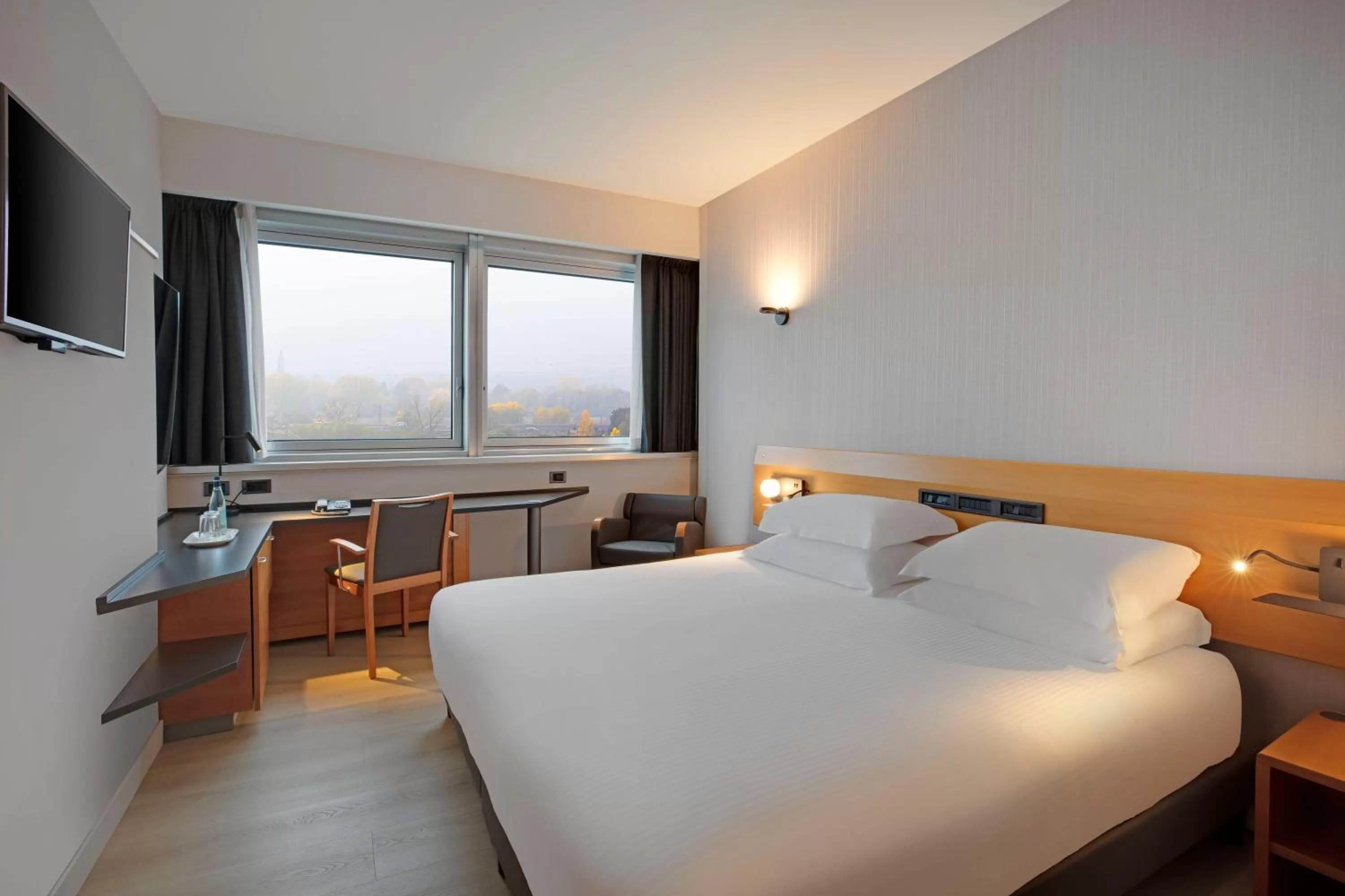 Photo of the whole room, Bed in Crowne Plaza Milan Linate by IHG