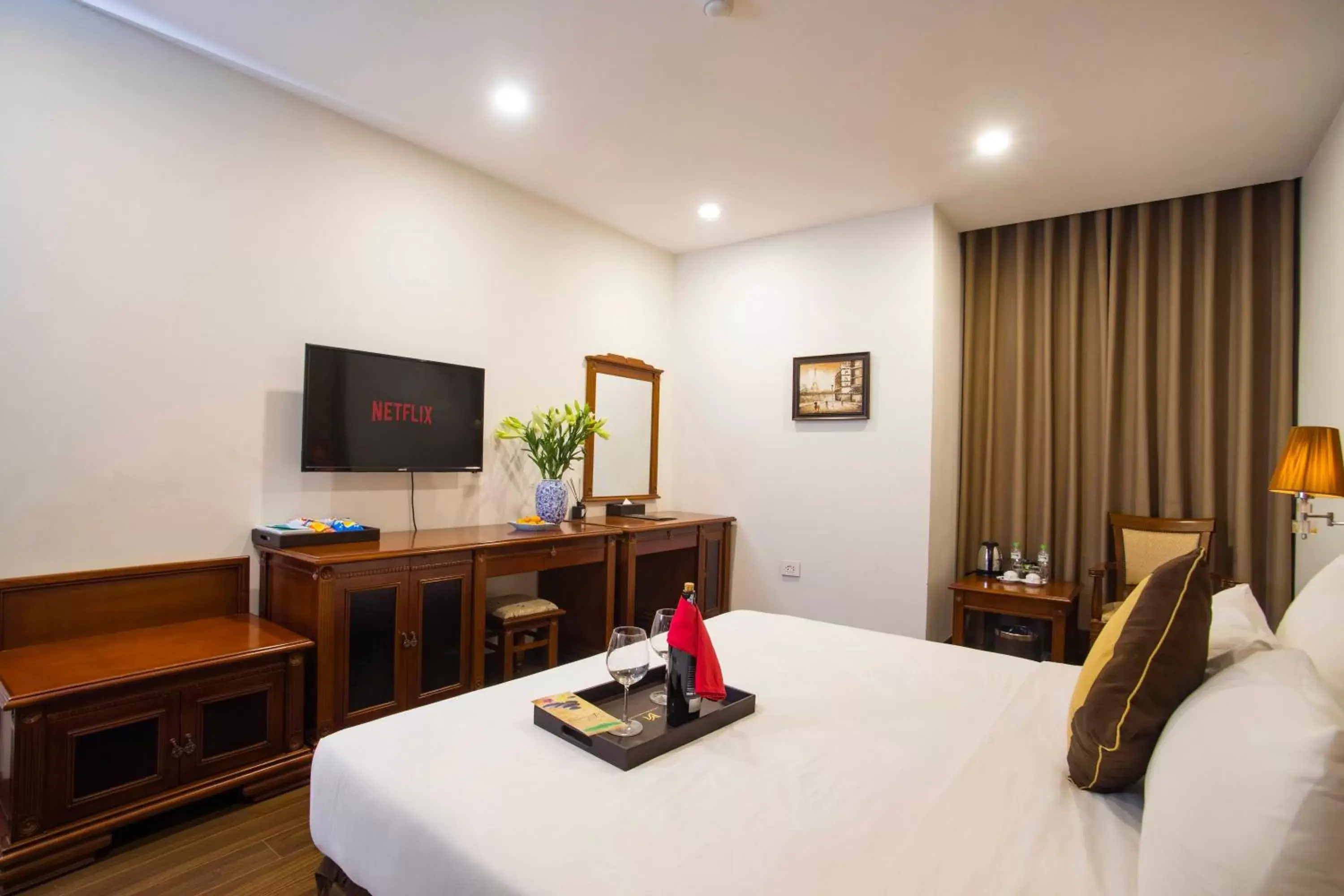 Bedroom, TV/Entertainment Center in Western Hanoi Hotel