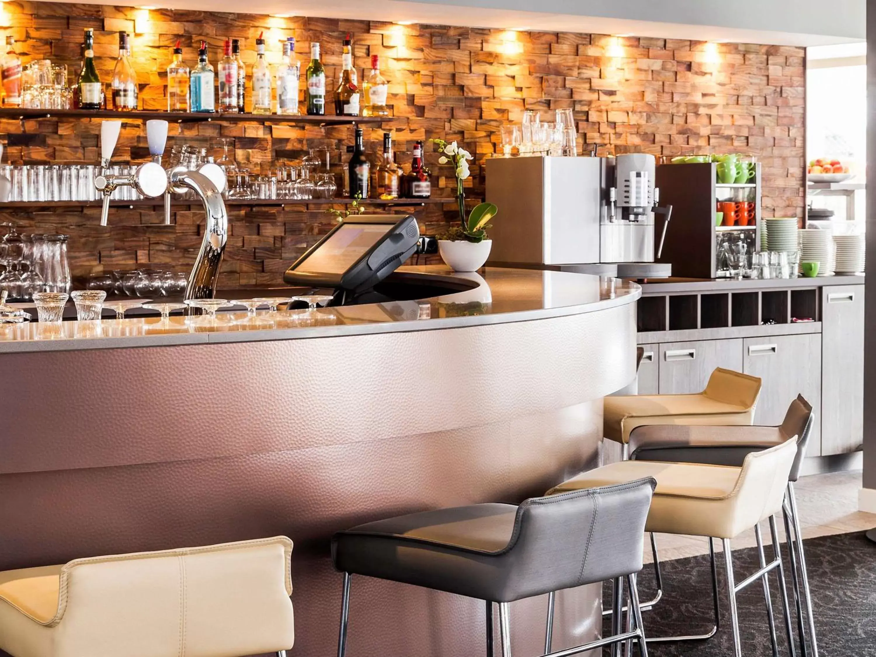 Lounge or bar, Restaurant/Places to Eat in Novotel Breda