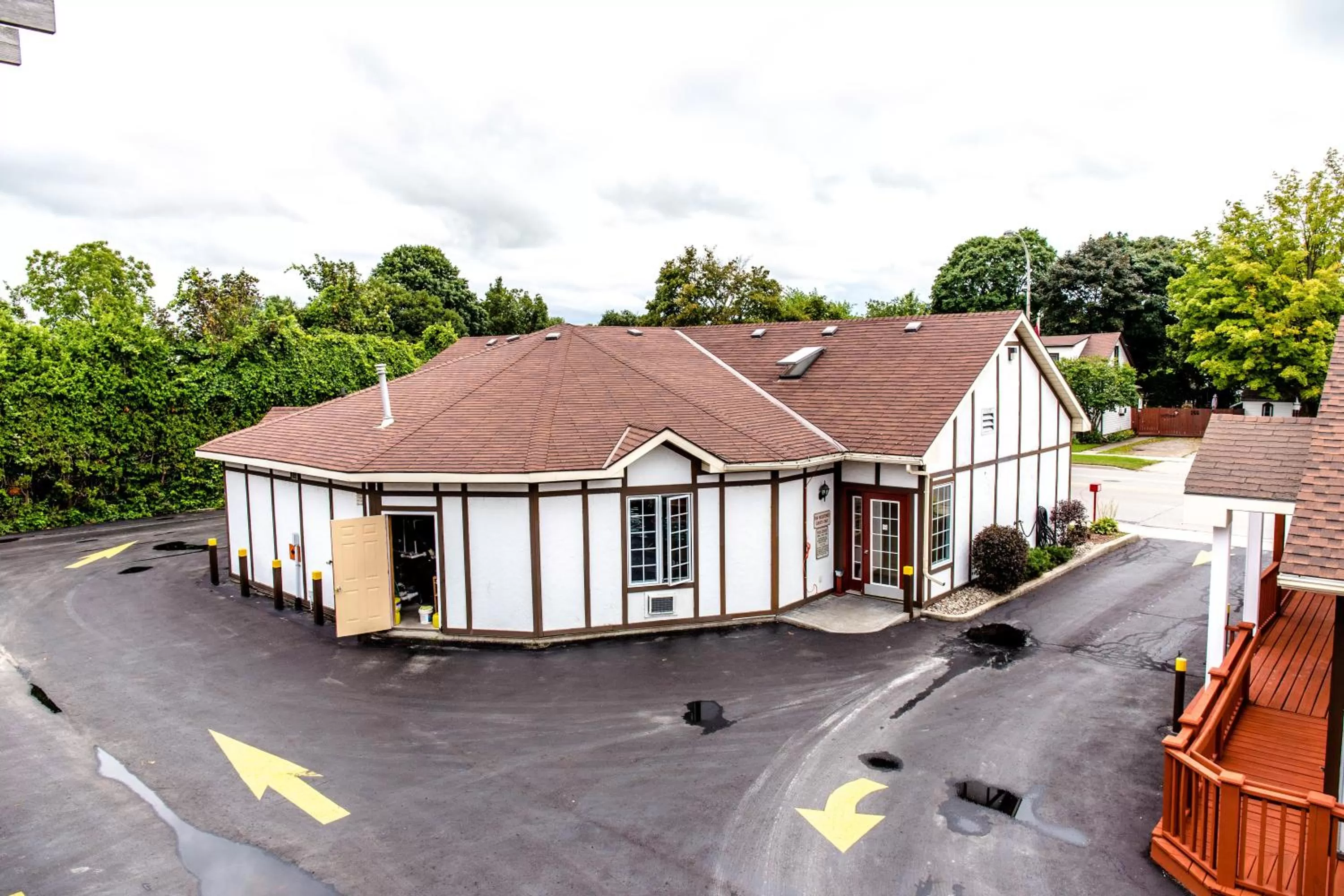 Property building in Cedar Lodge Motel