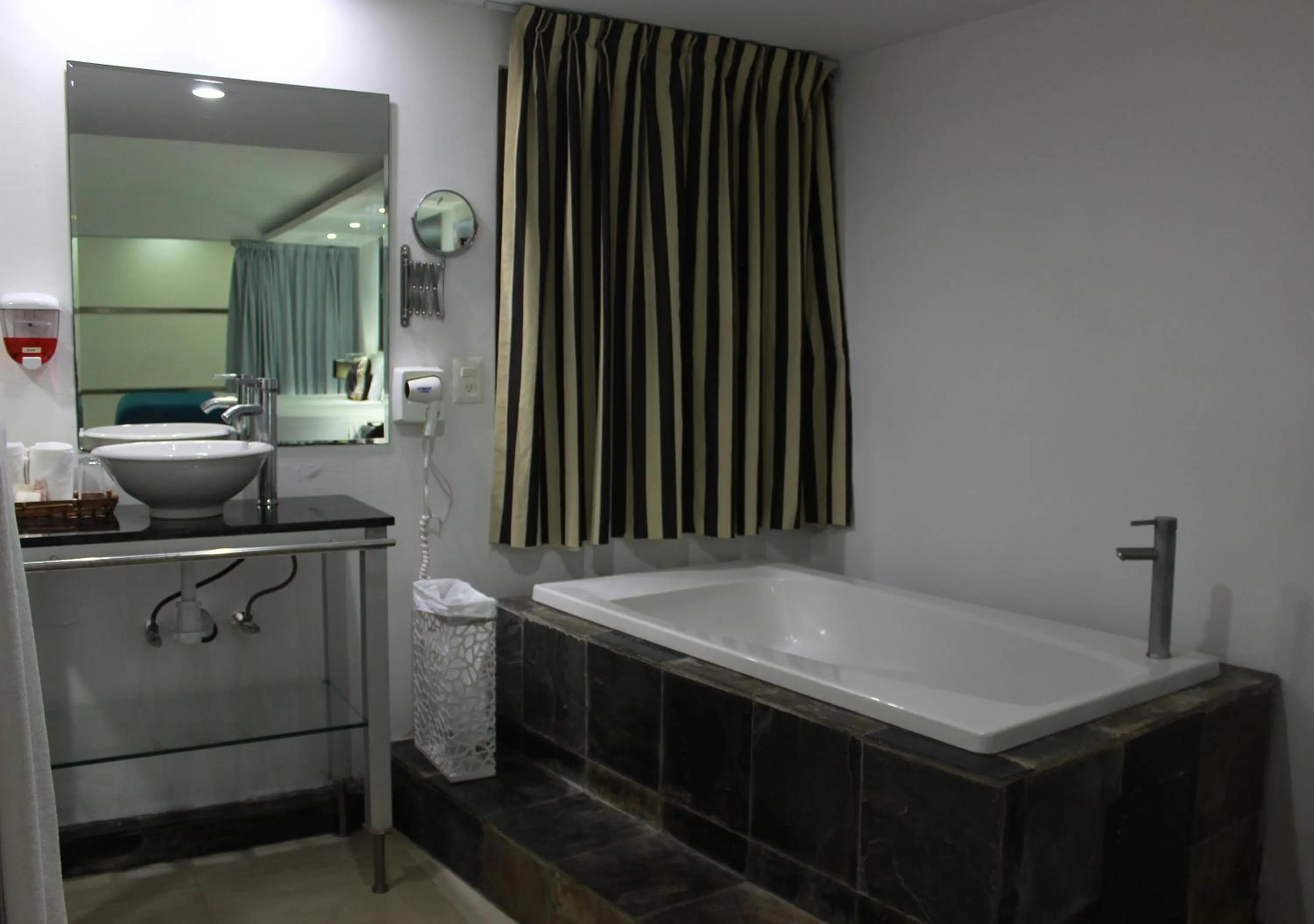 Bath in Essenzia de Cancun