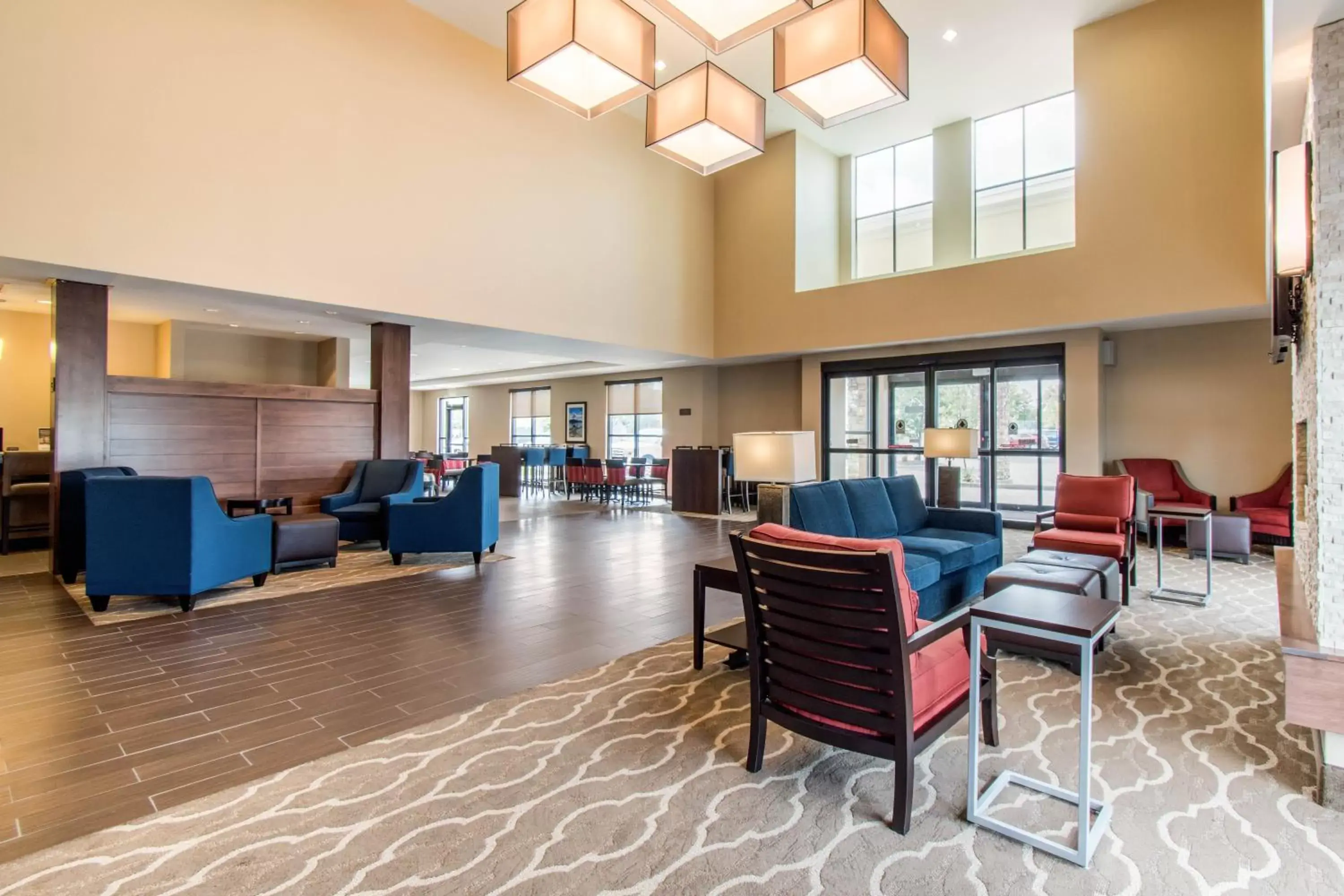 Lobby or reception, Lounge/Bar in Comfort Suites Denver near Anschutz Medical Campus