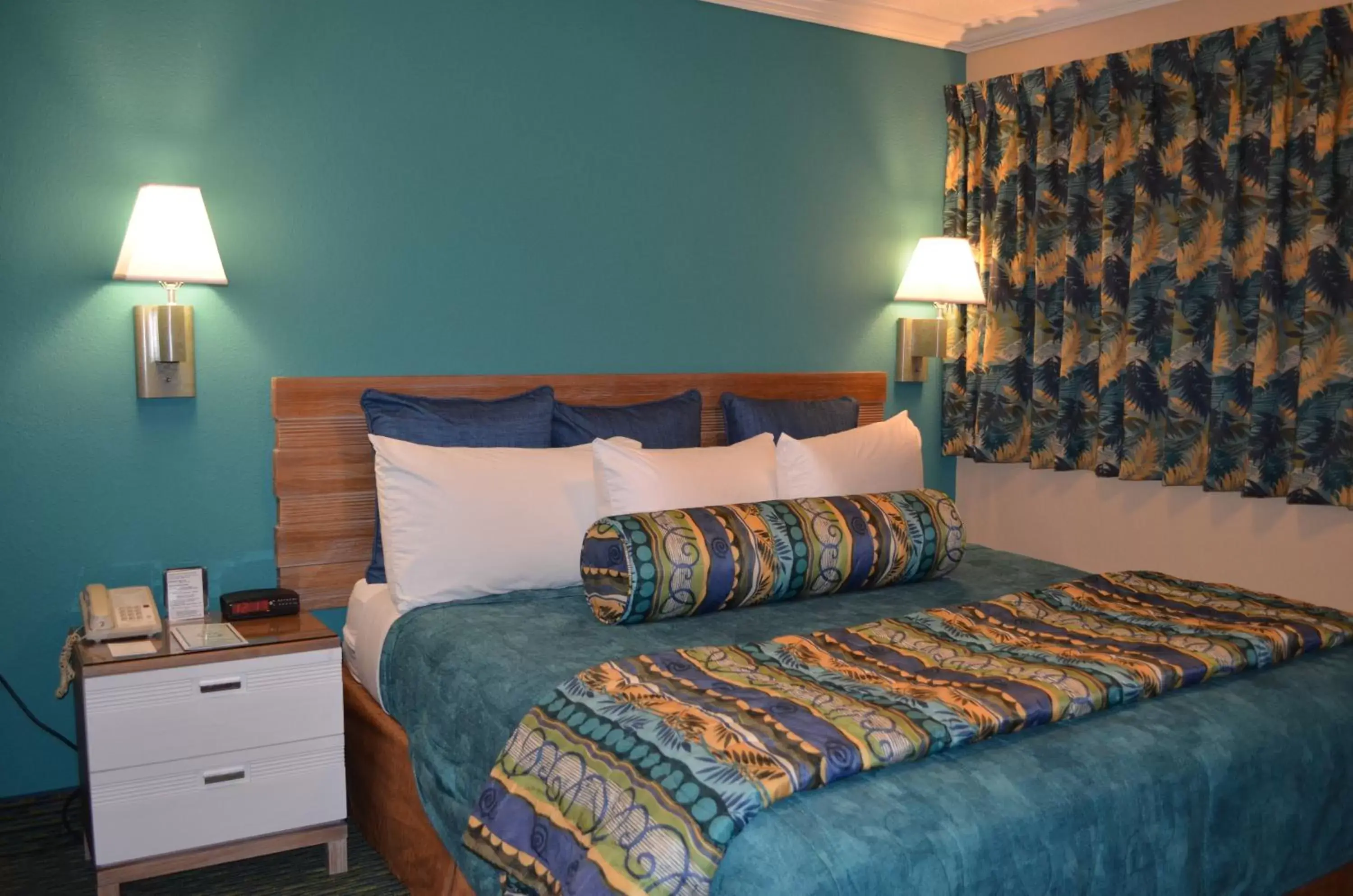 Photo of the whole room, Bed in Sun Viking Lodge - Daytona Beach