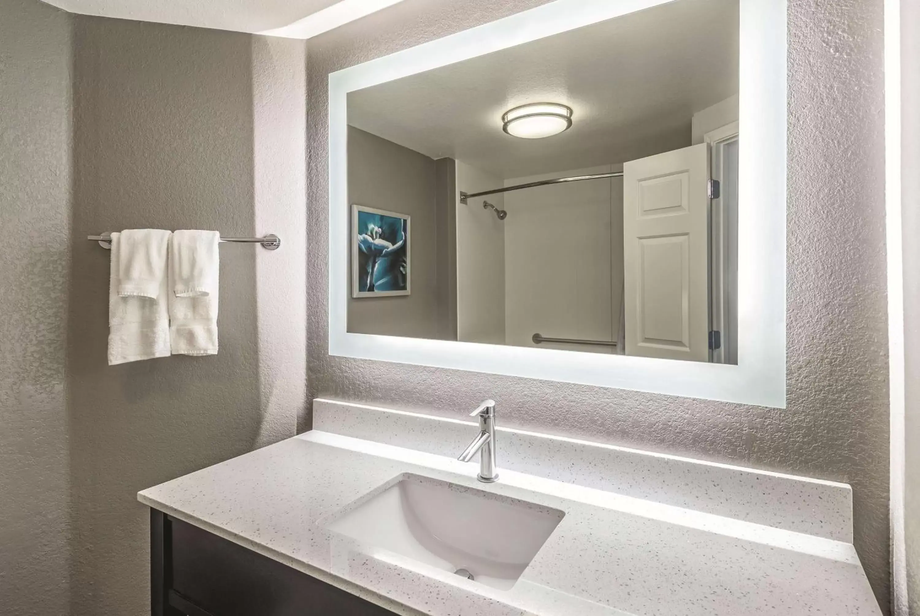 Photo of the whole room, Bathroom in La Quinta by Wyndham Orlando Lake Mary