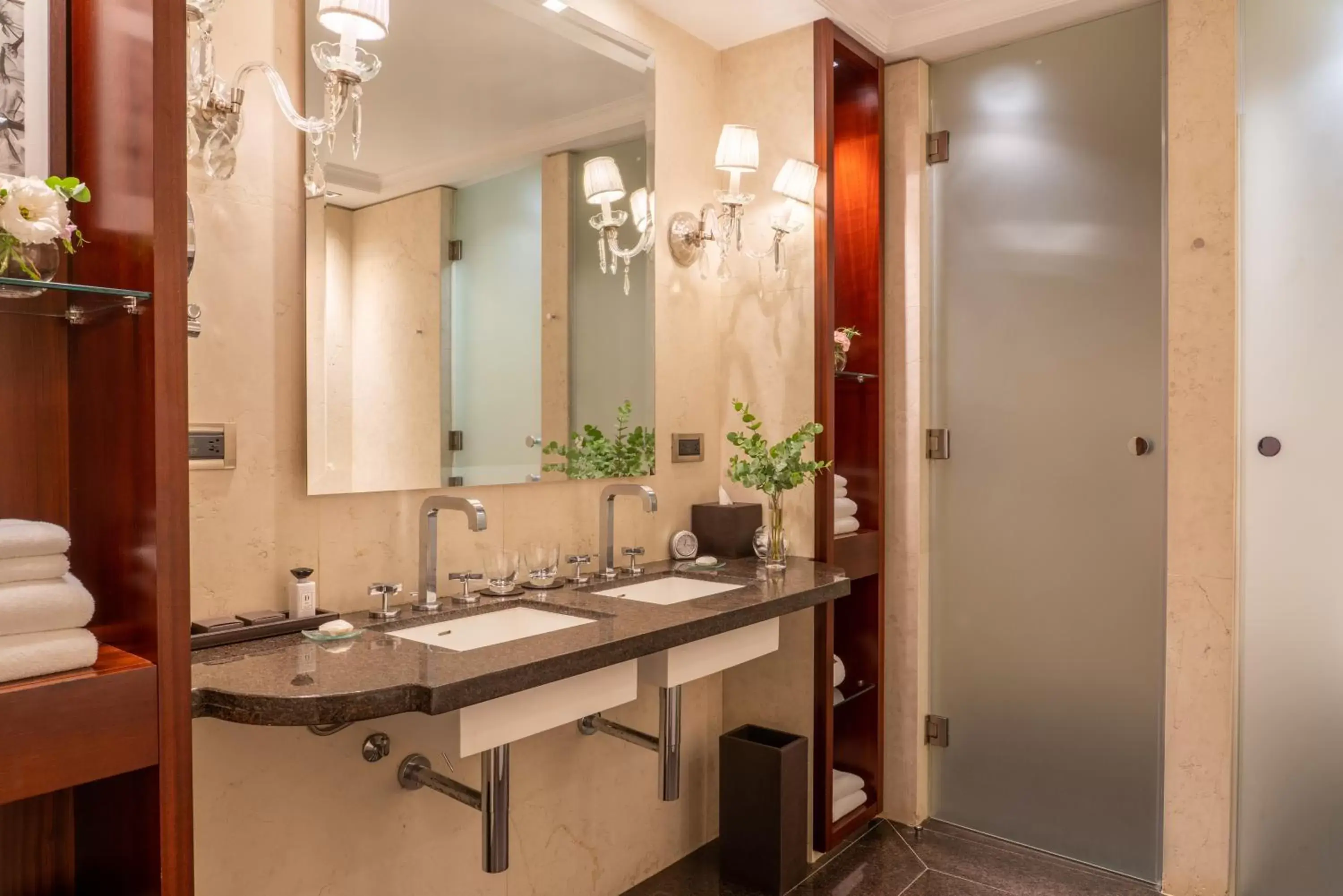 Bathroom in Palacio Duhau - Park Hyatt Buenos Aires