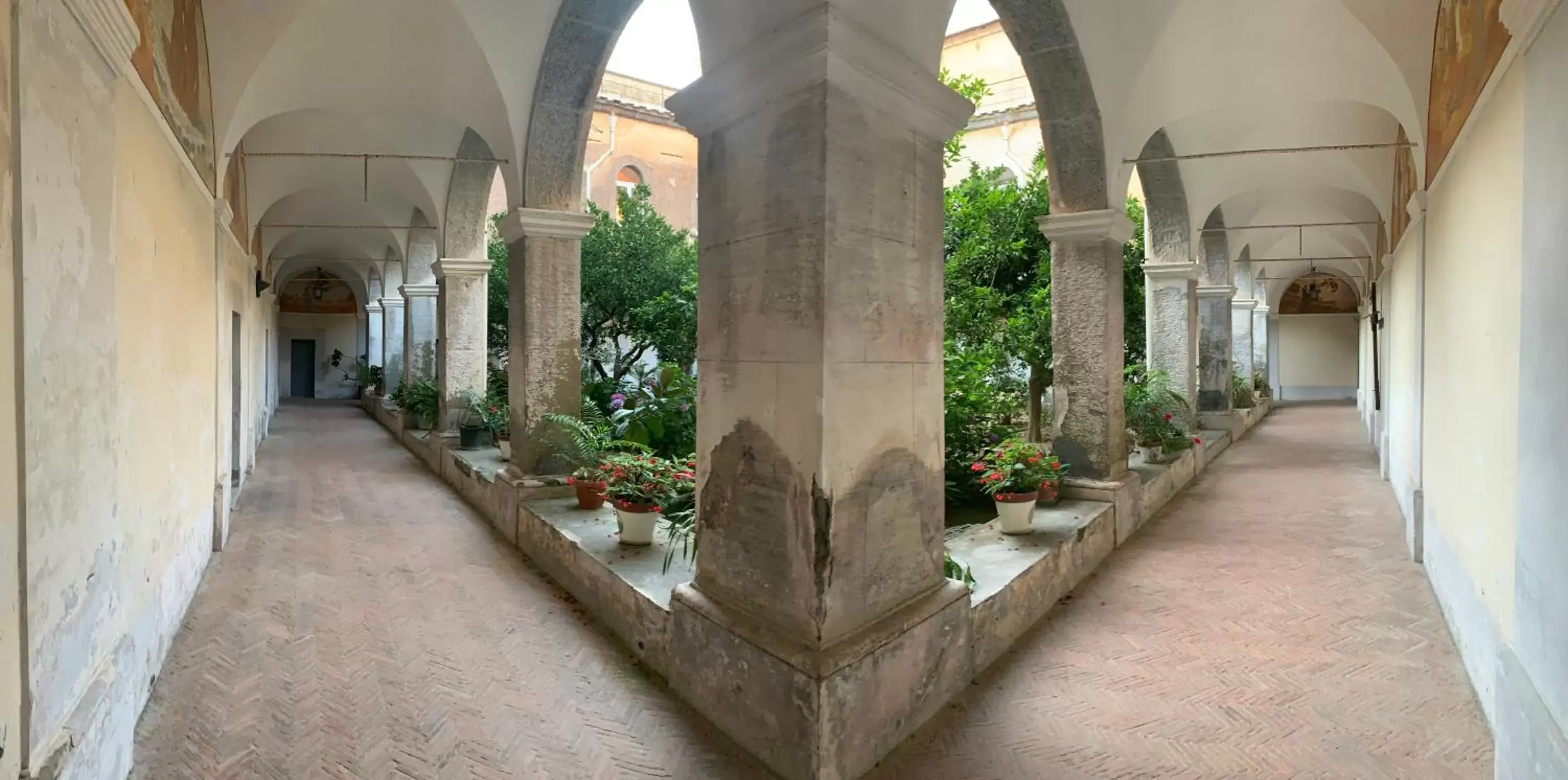 Inner courtyard view in Relais Il Chiostro