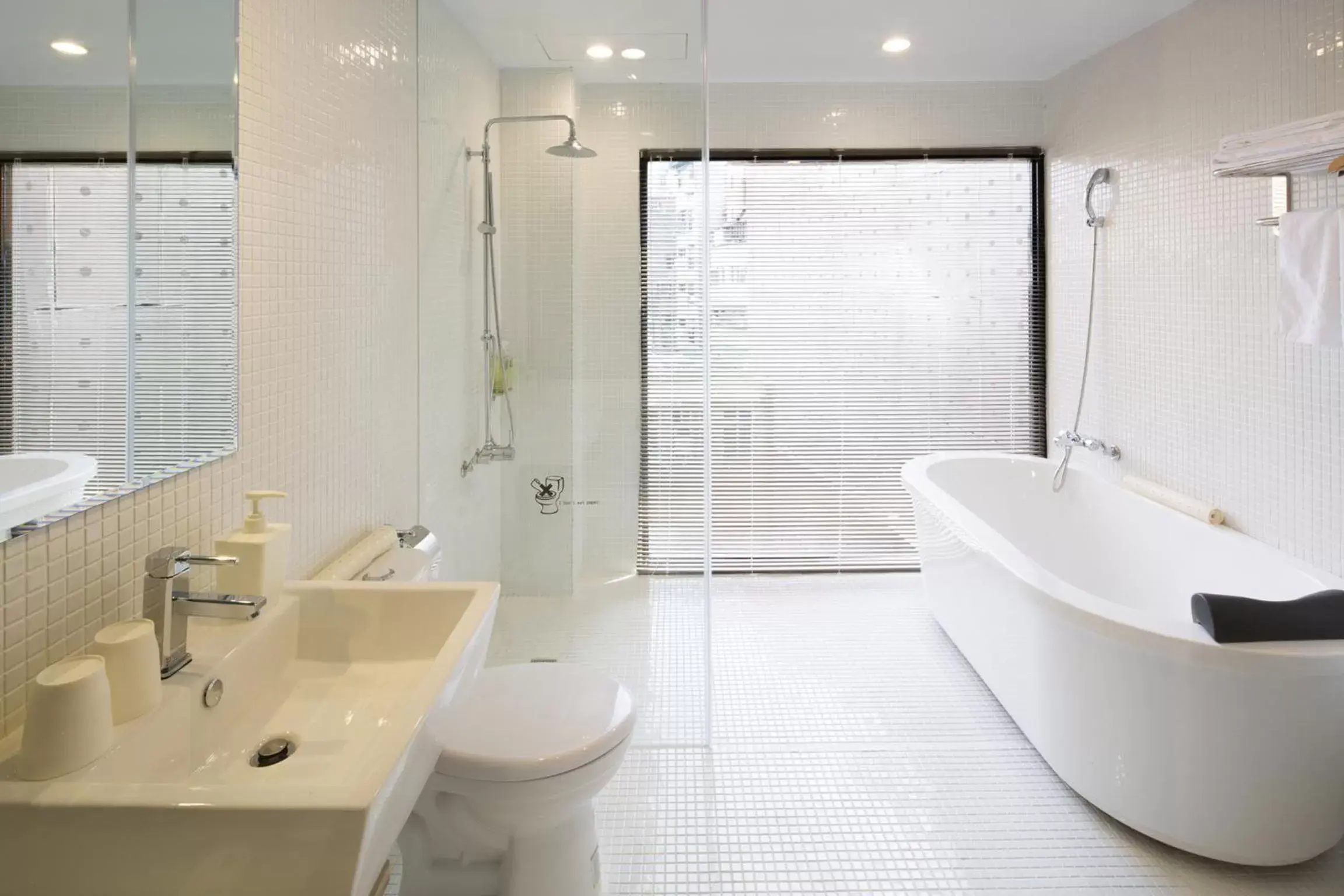 Shower, Bathroom in Cho Hotel