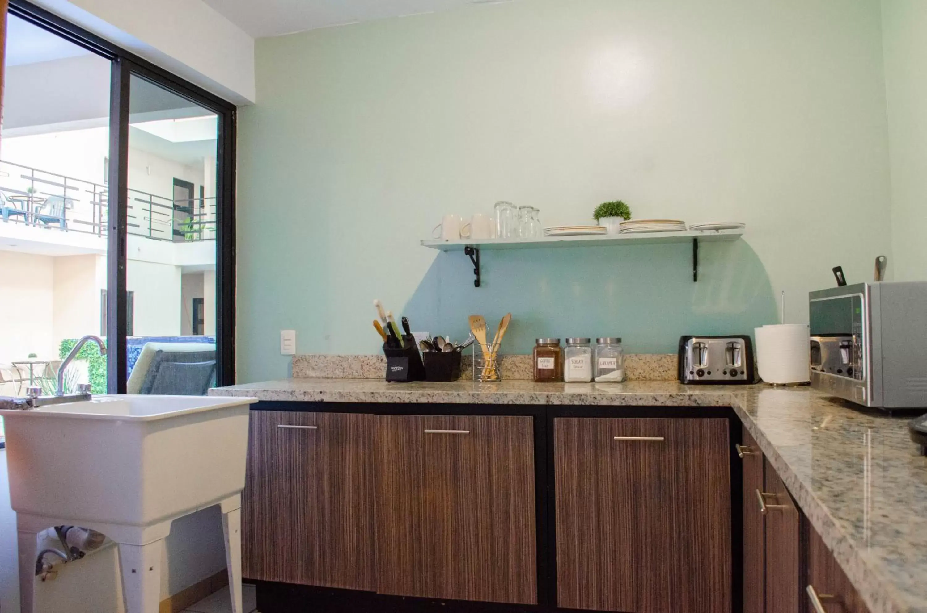 Communal kitchen, Kitchen/Kitchenette in Pedregal Suites - Marina and Downtown