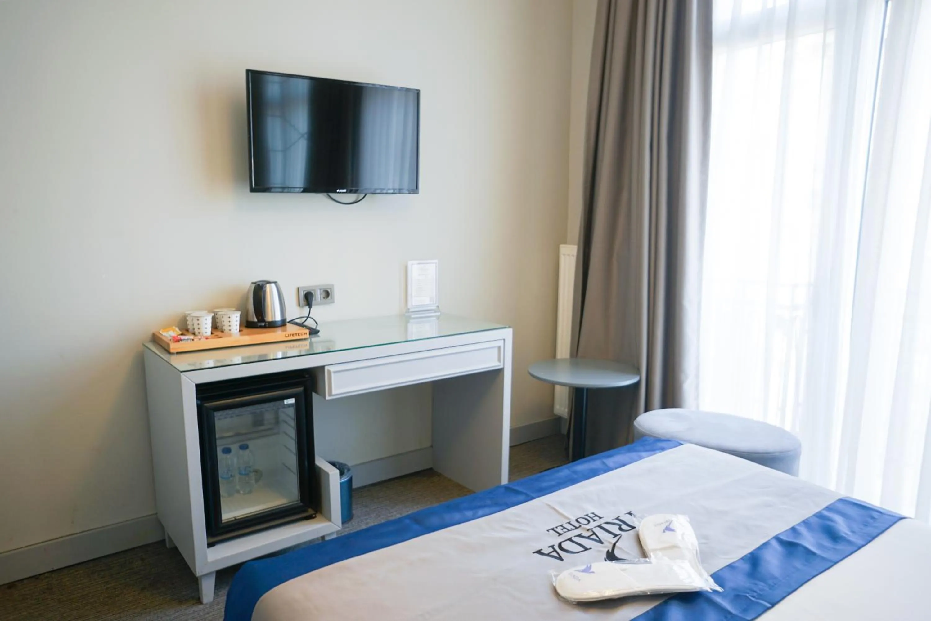 Communal lounge/ TV room, Bed in Triada Hotel Taksim - Special Category