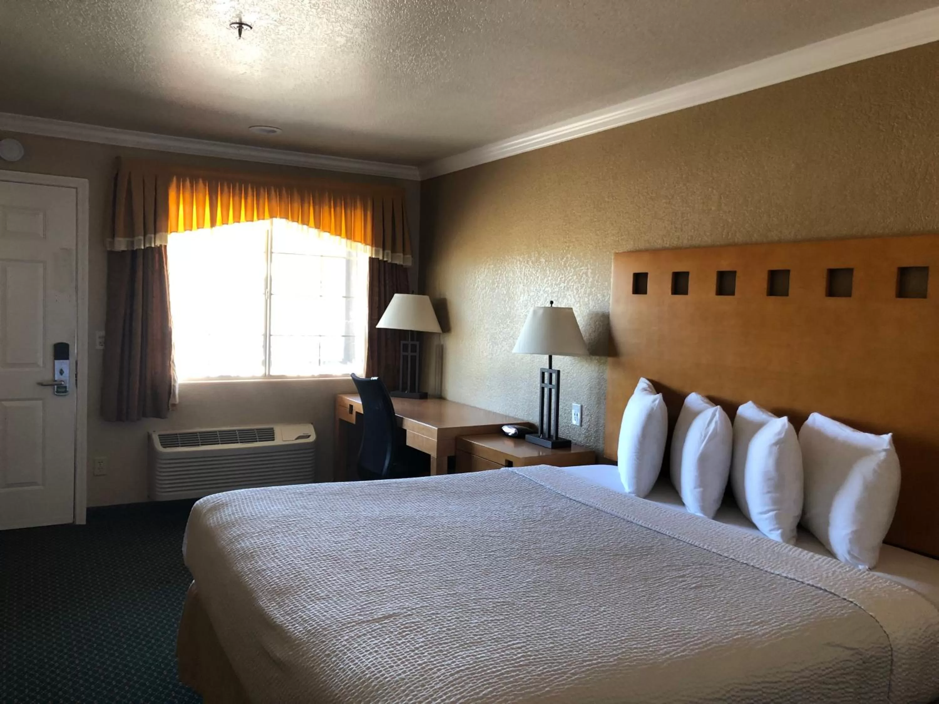 Bed in Lake Point Lodge