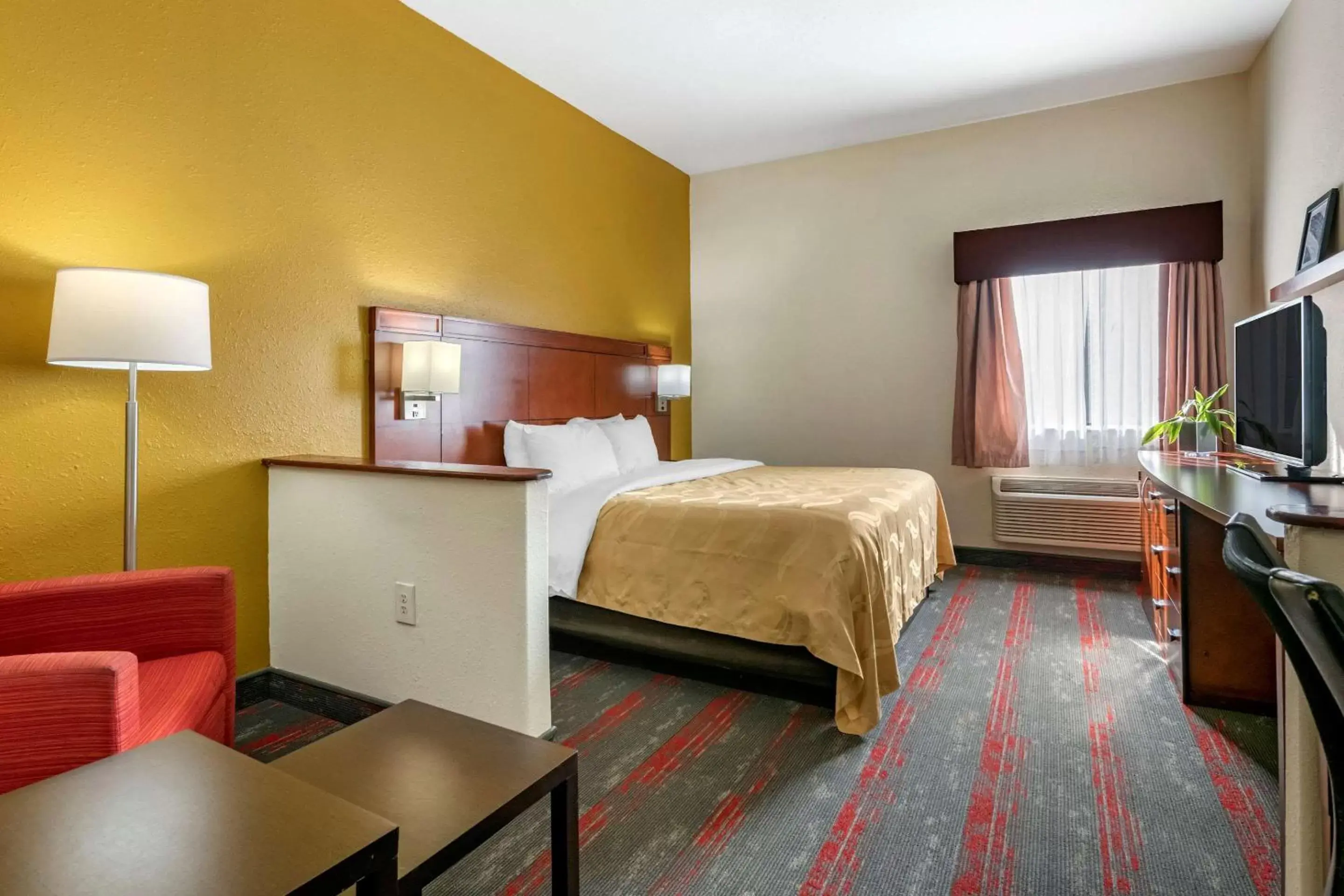 King Room - Non-Smoking in Quality Inn Zephyrhills-Dade City King Room - Non-Smoking in Quality Inn Zephyrhills-Dade City
