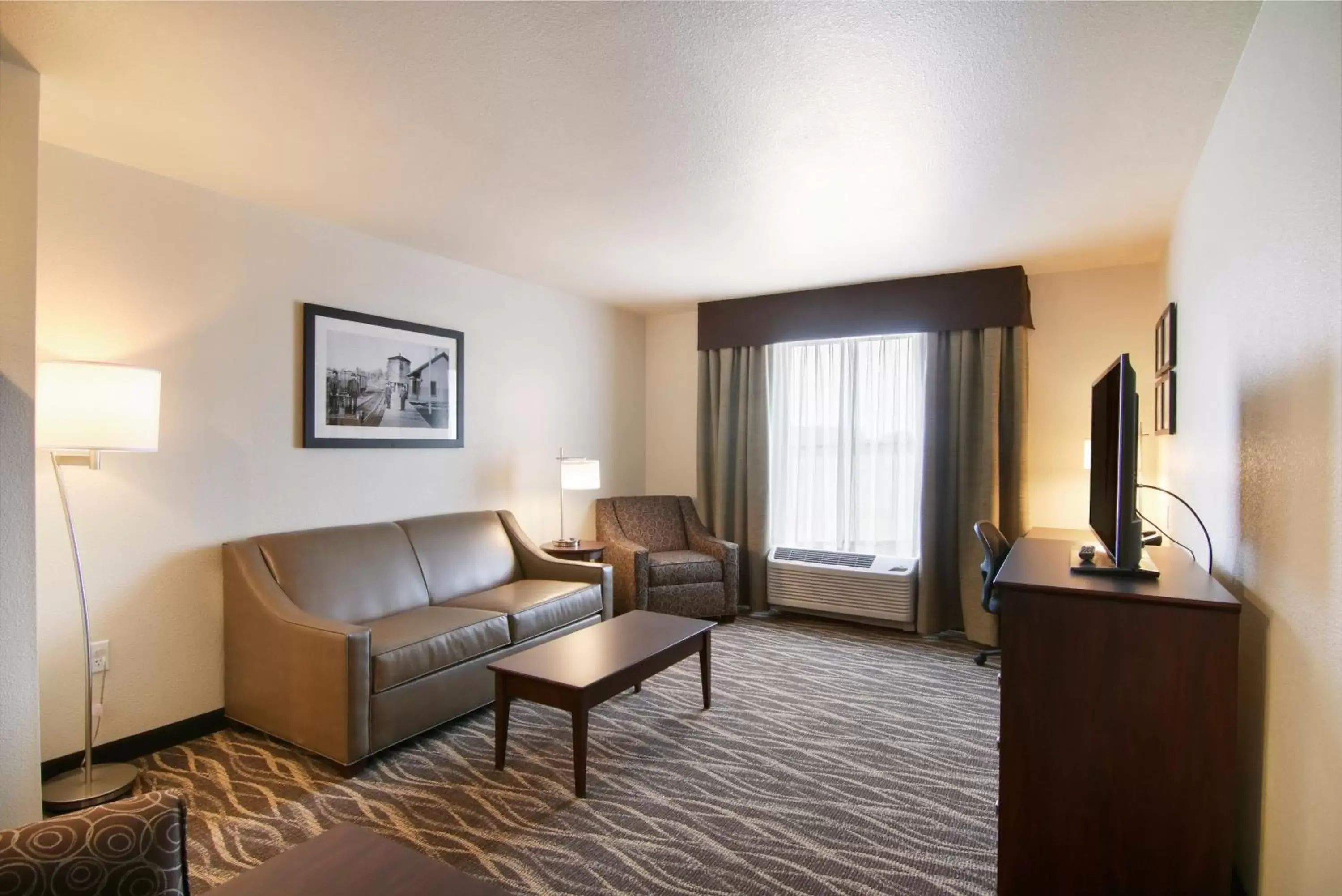 Bed, Seating Area in Cobblestone Inn & Suites - Menomonie/UW-Stout