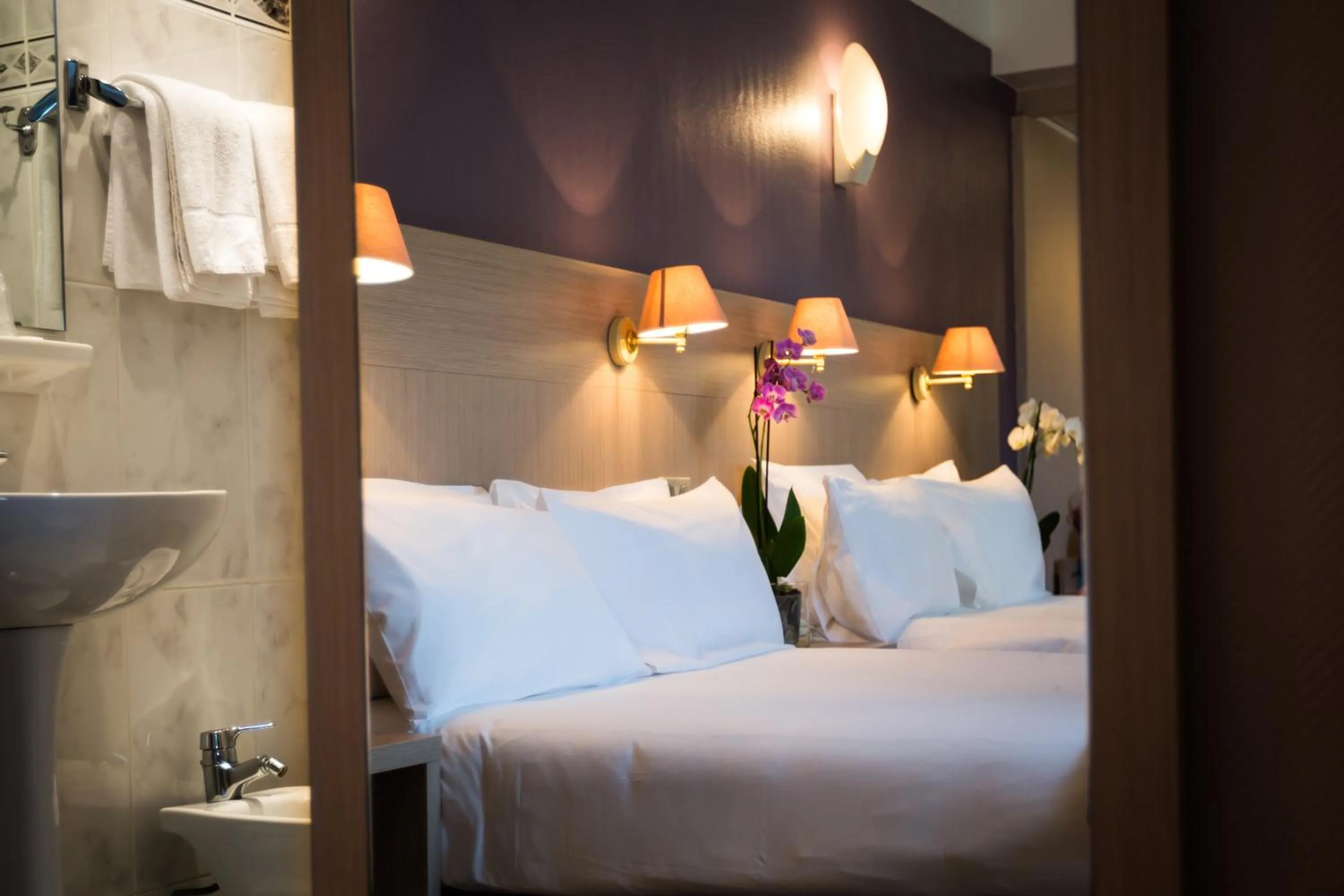 Bathroom, Bed in Hôtel Christina Lourdes