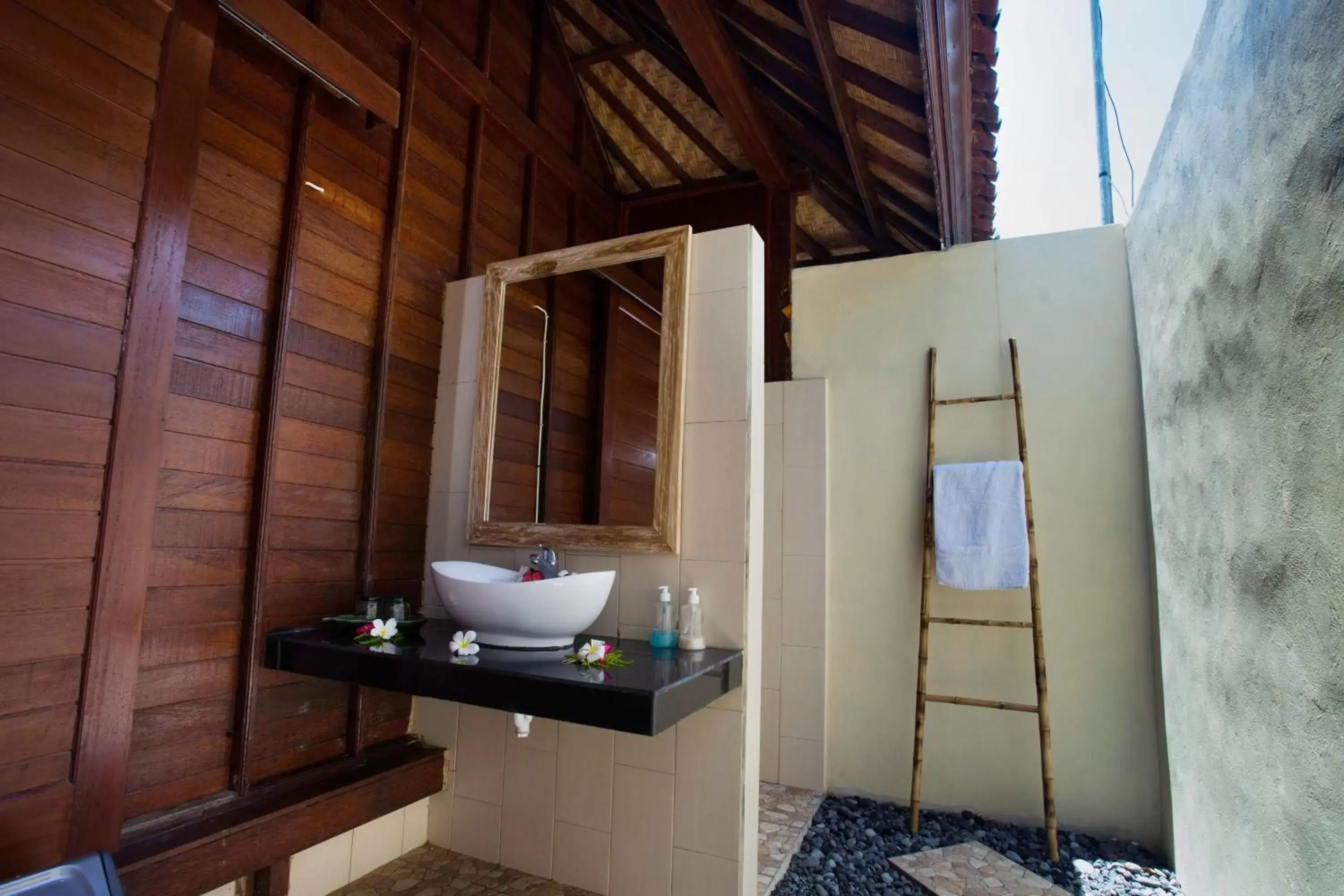 Day, Bathroom in Dinatah Lembongan Villas