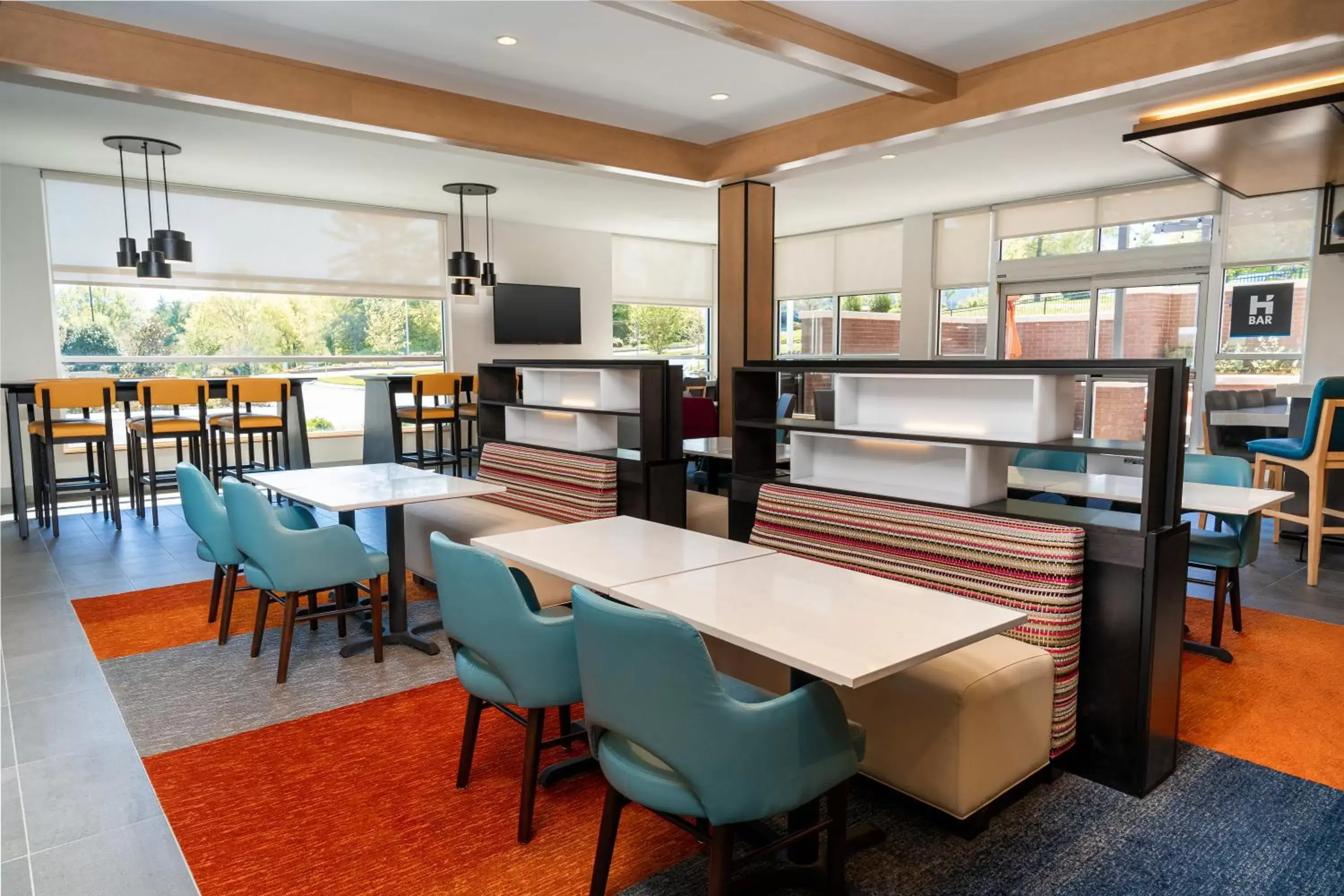 Seating area, Restaurant/Places to Eat in Hyatt House Nashville Airport