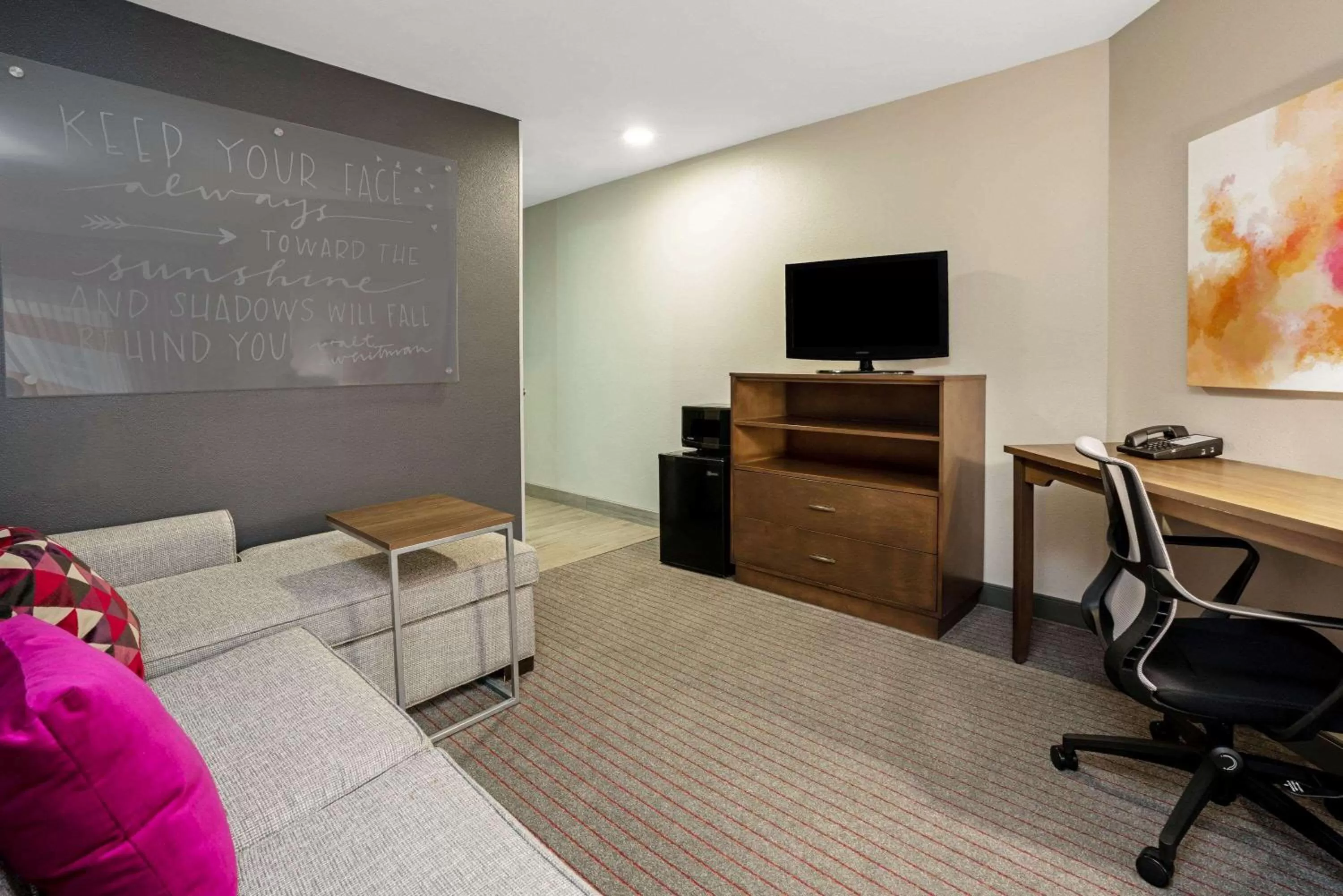 Photo of the whole room in La Quinta by Wyndham Seattle Federal Way