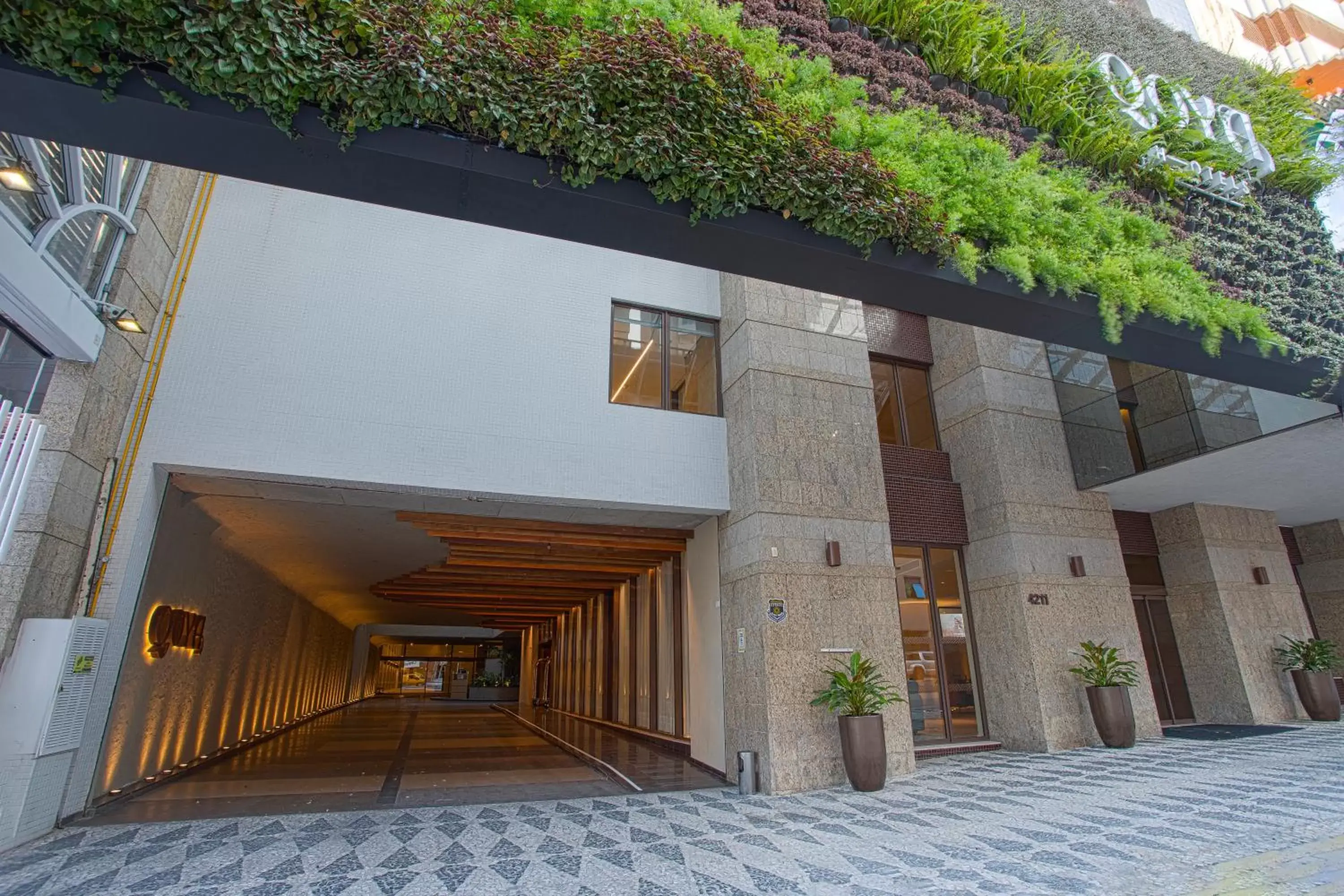 Facade/entrance, Property Building in QOYA Hotel Curitiba, Curio Collection by Hilton