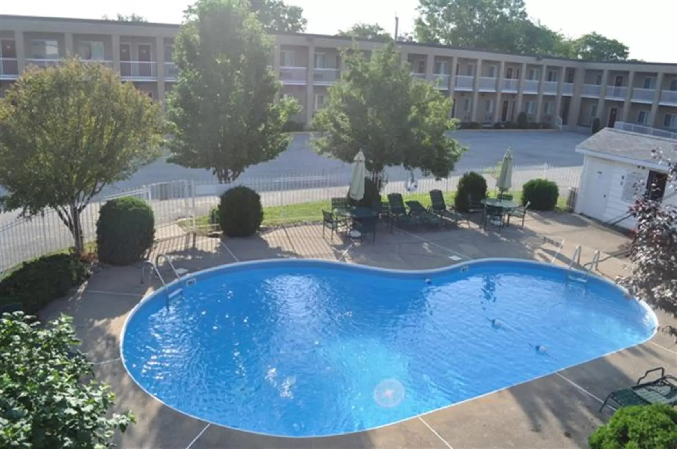 Property building in Super 8 by Wyndham Windsor/Dougall Property building in Super 8 by Wyndham Windsor/Dougall