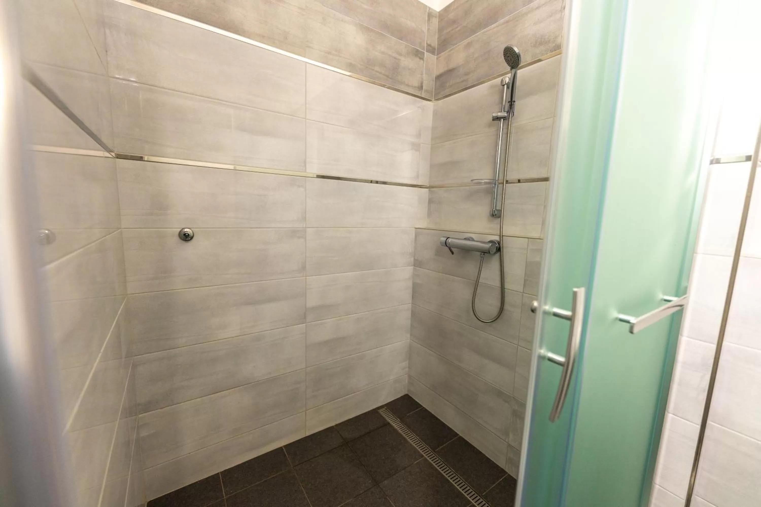 Shower in Hotel Třebovská restaurace