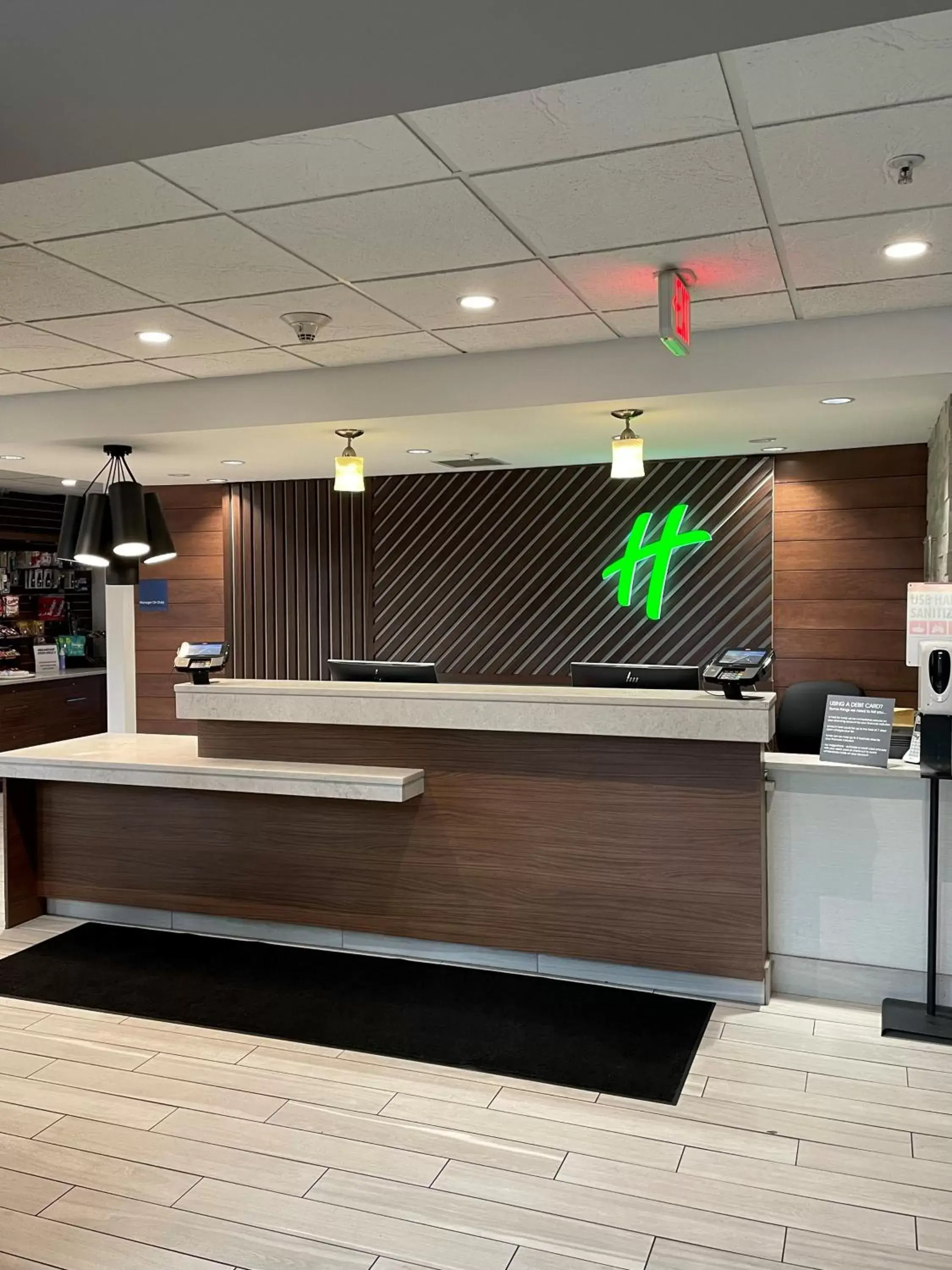 Lobby or reception in Holiday Inn & Suites Syracuse Airport - Liverpool, an IHG Hotel