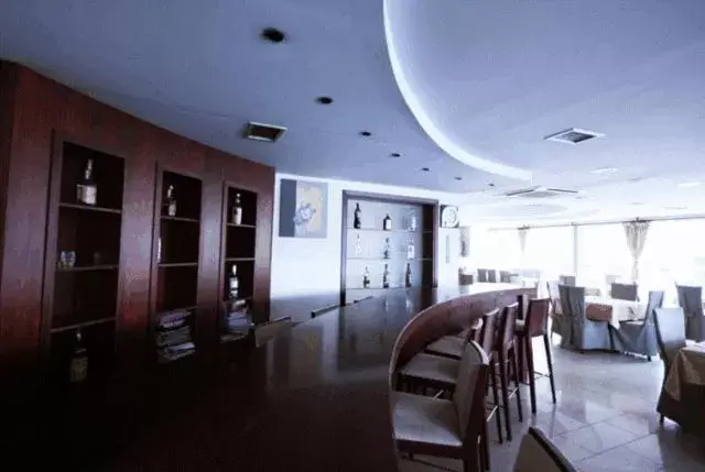 Lounge or bar, Restaurant/Places to Eat in Orpheus Hotel