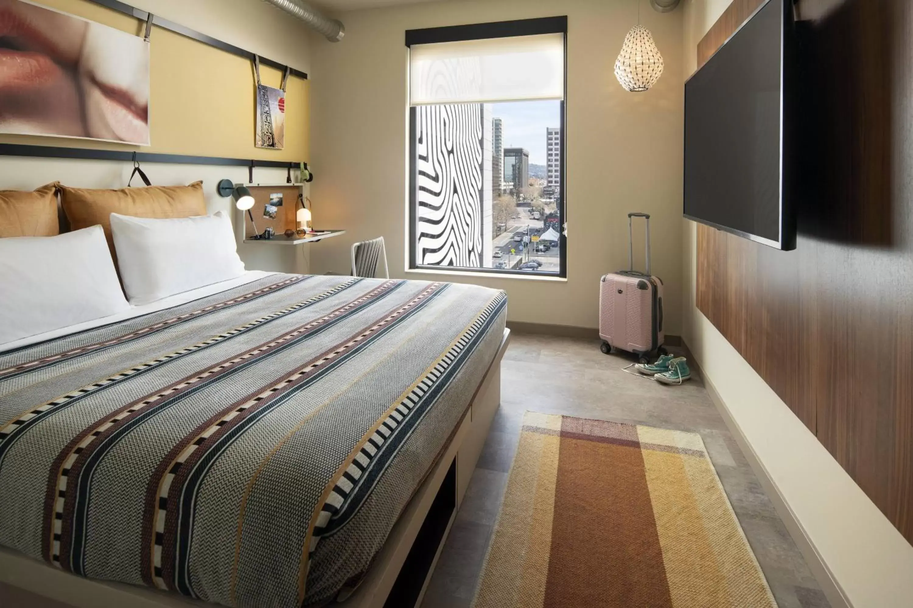 Photo of the whole room, Bed in Moxy Oakland Downtown