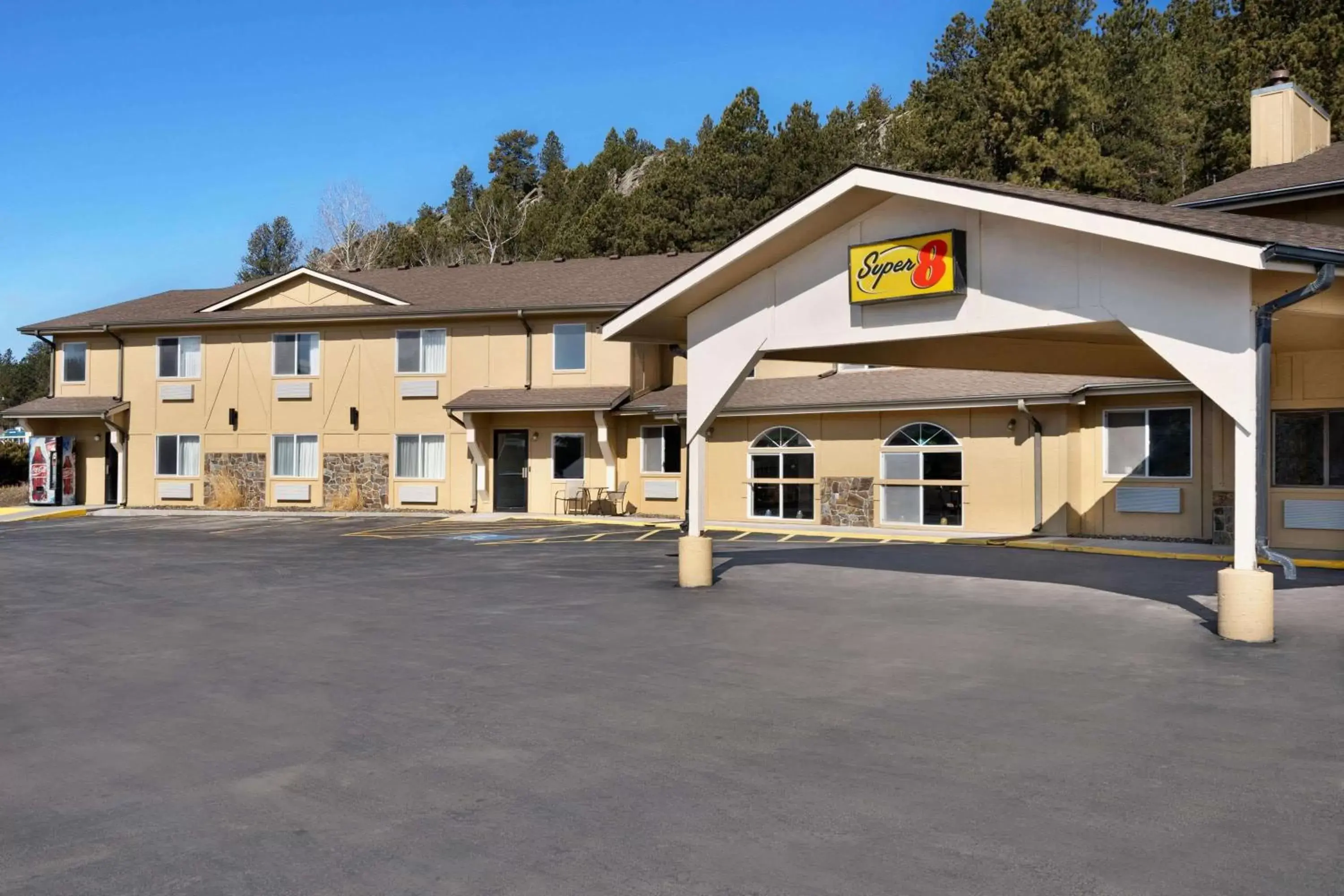 Property Building in Super 8 by Wyndham Custer/Crazy Horse Area