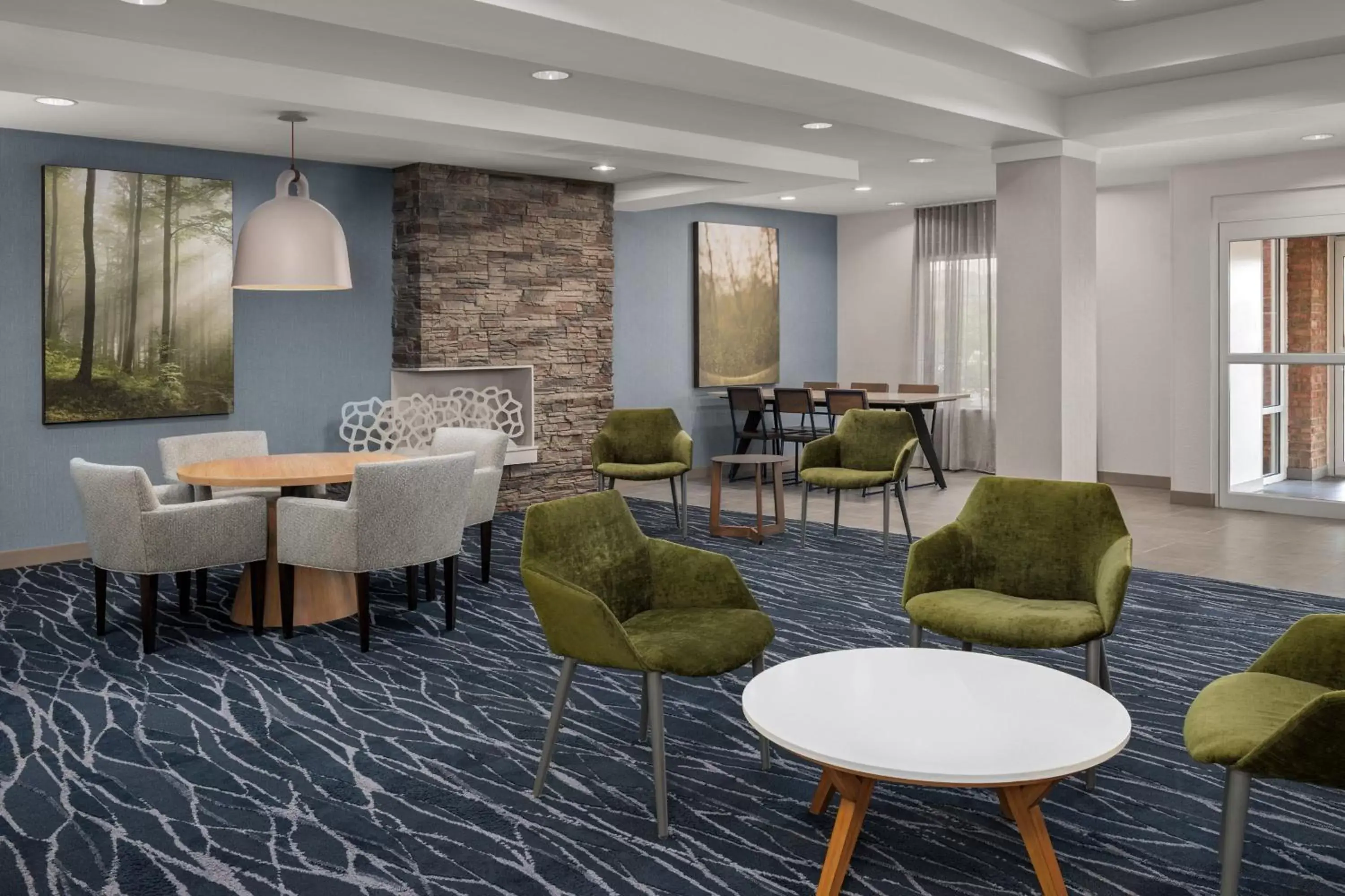 Lobby or reception, Lounge/Bar in Fairfield Inn & Suites Roanoke Hollins/I-81