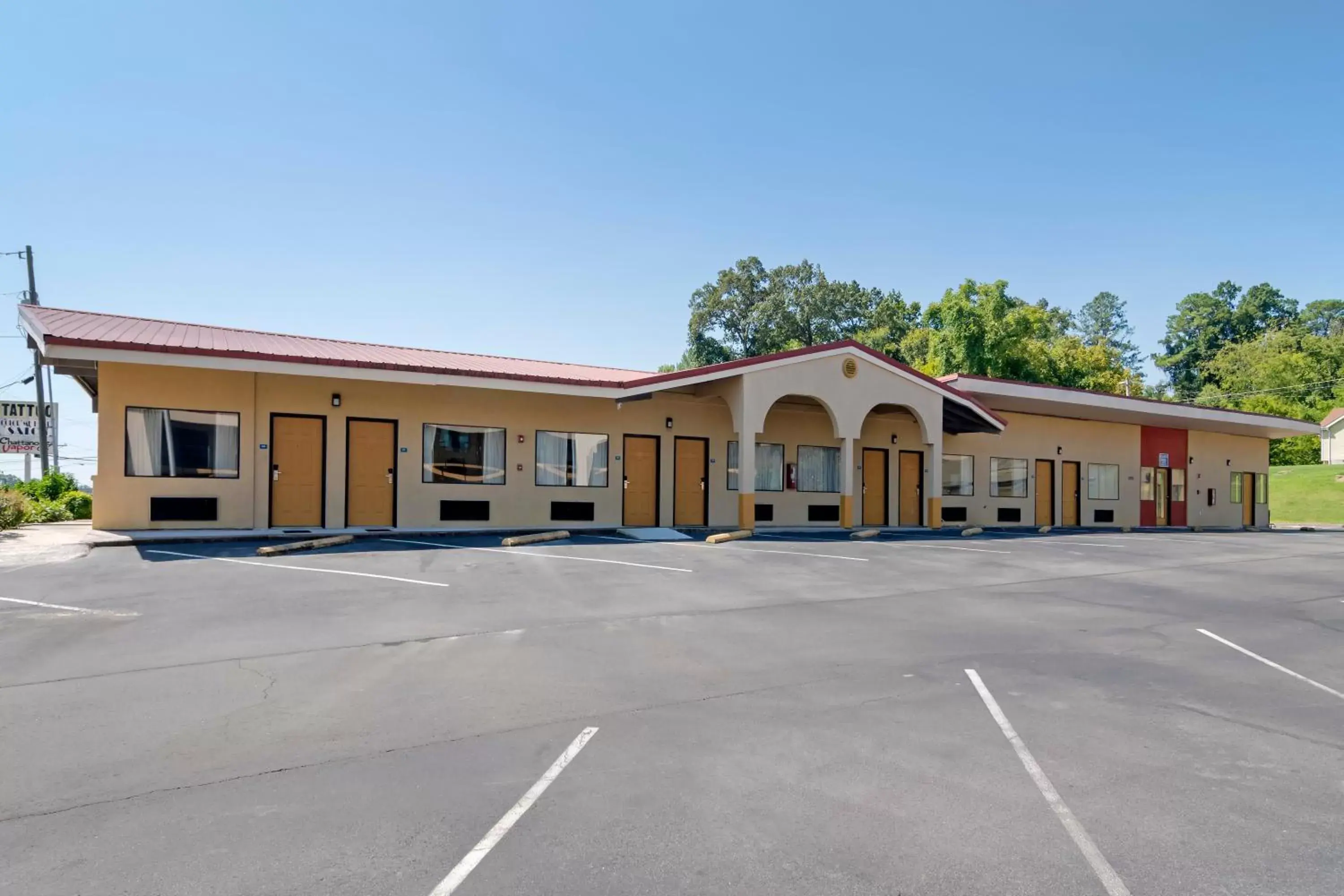 Property Building in Econo Lodge Inn & Suites