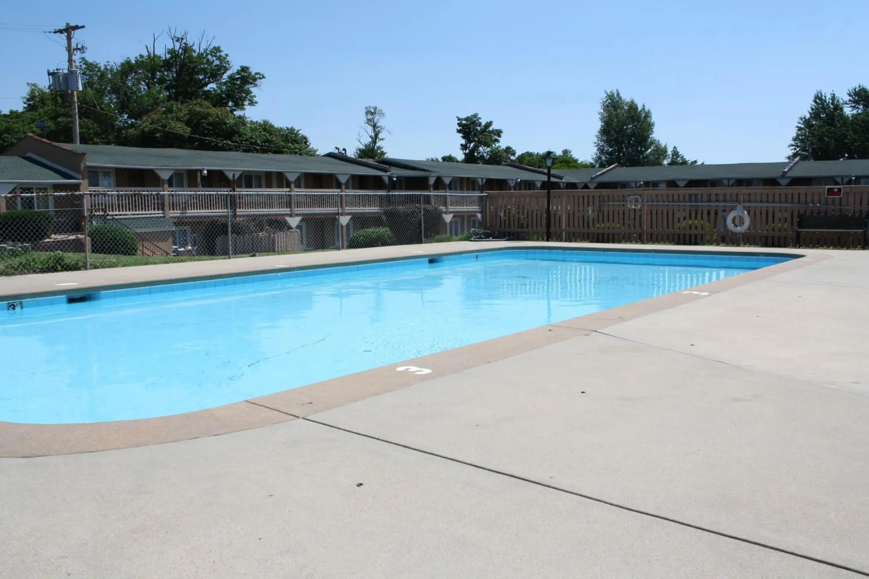Day, Swimming Pool in Battlefield Inn Springfield