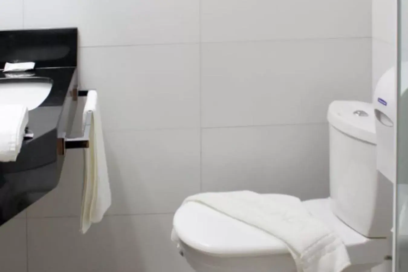 Toilet, Bathroom in Tri Hotel Executive Indaial