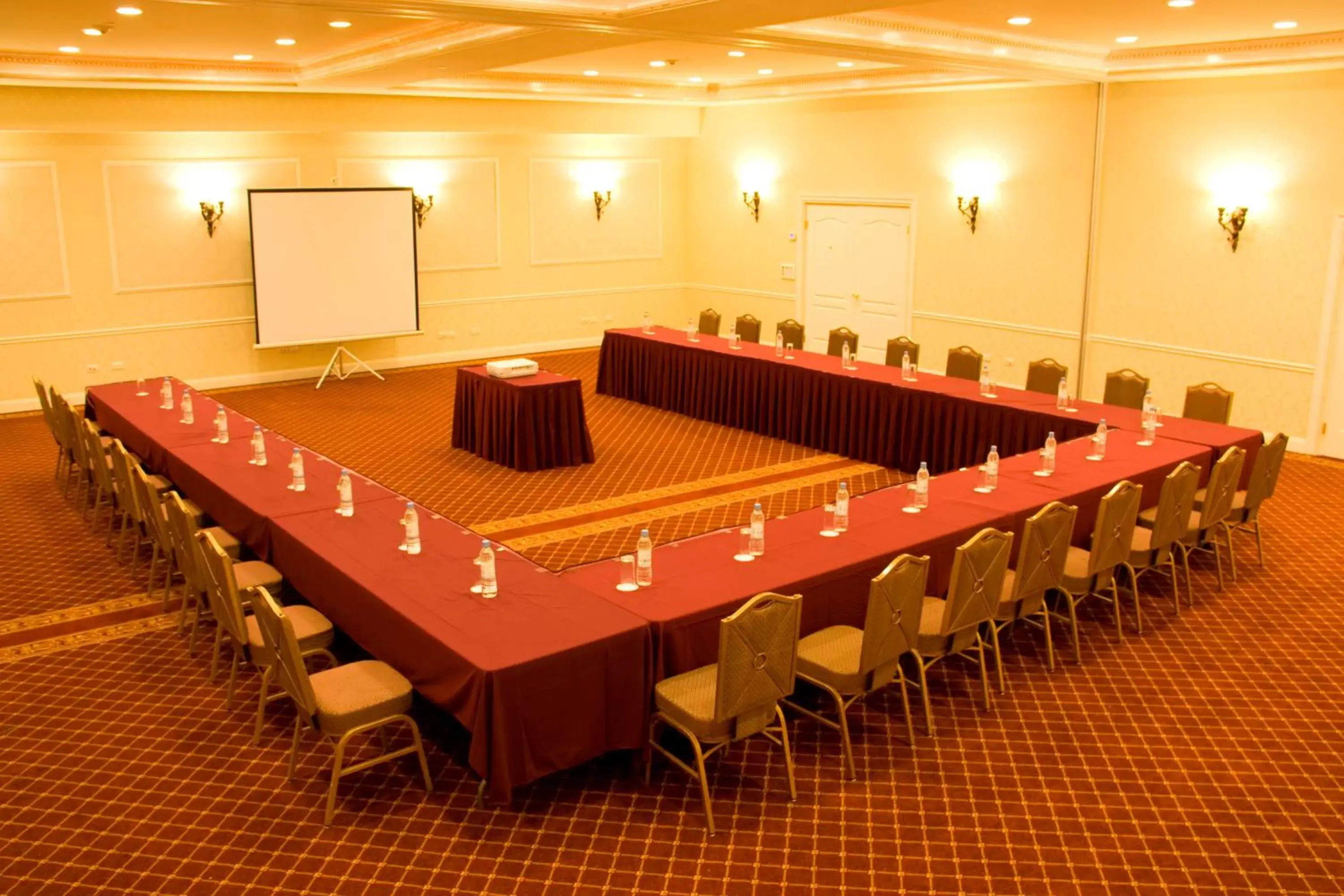 Business facilities in Safi Royal Luxury Centro