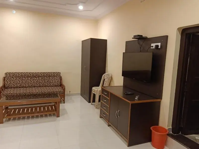 TV and multimedia, TV/Entertainment Center in Scindhia Guest House