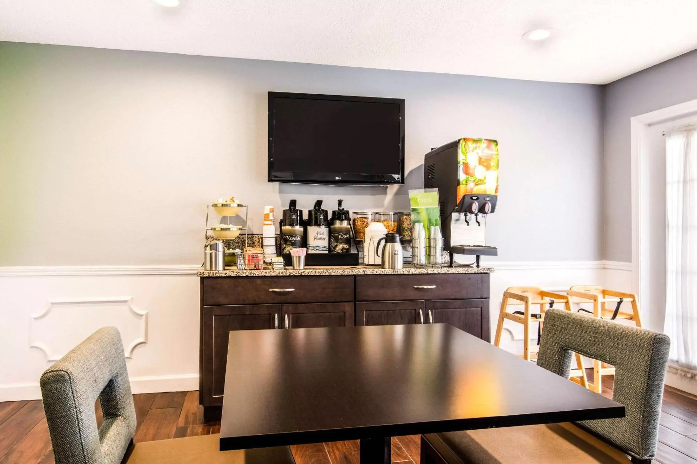 Restaurant/places to eat in Quality Inn Trussville I-59 exit 141 Restaurant/places to eat in Quality Inn Trussville I-59 exit 141