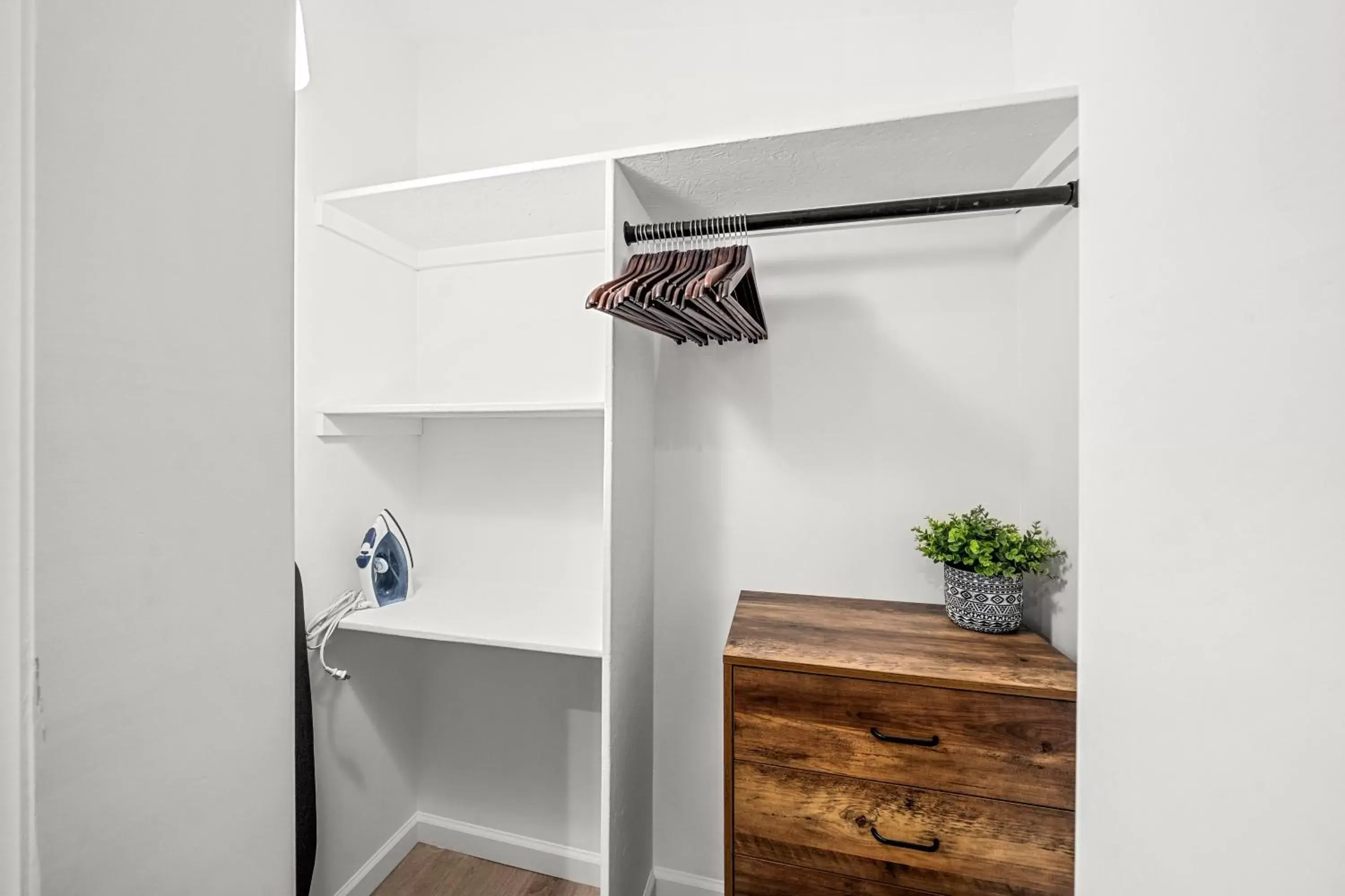 wardrobe, Bathroom in CedarWood Inn