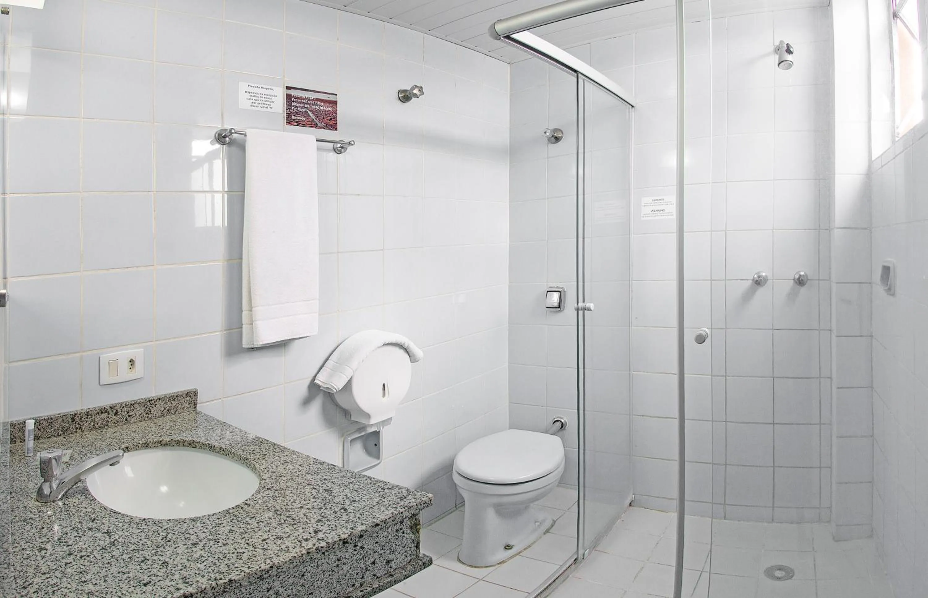 Shower in Lira Hotel