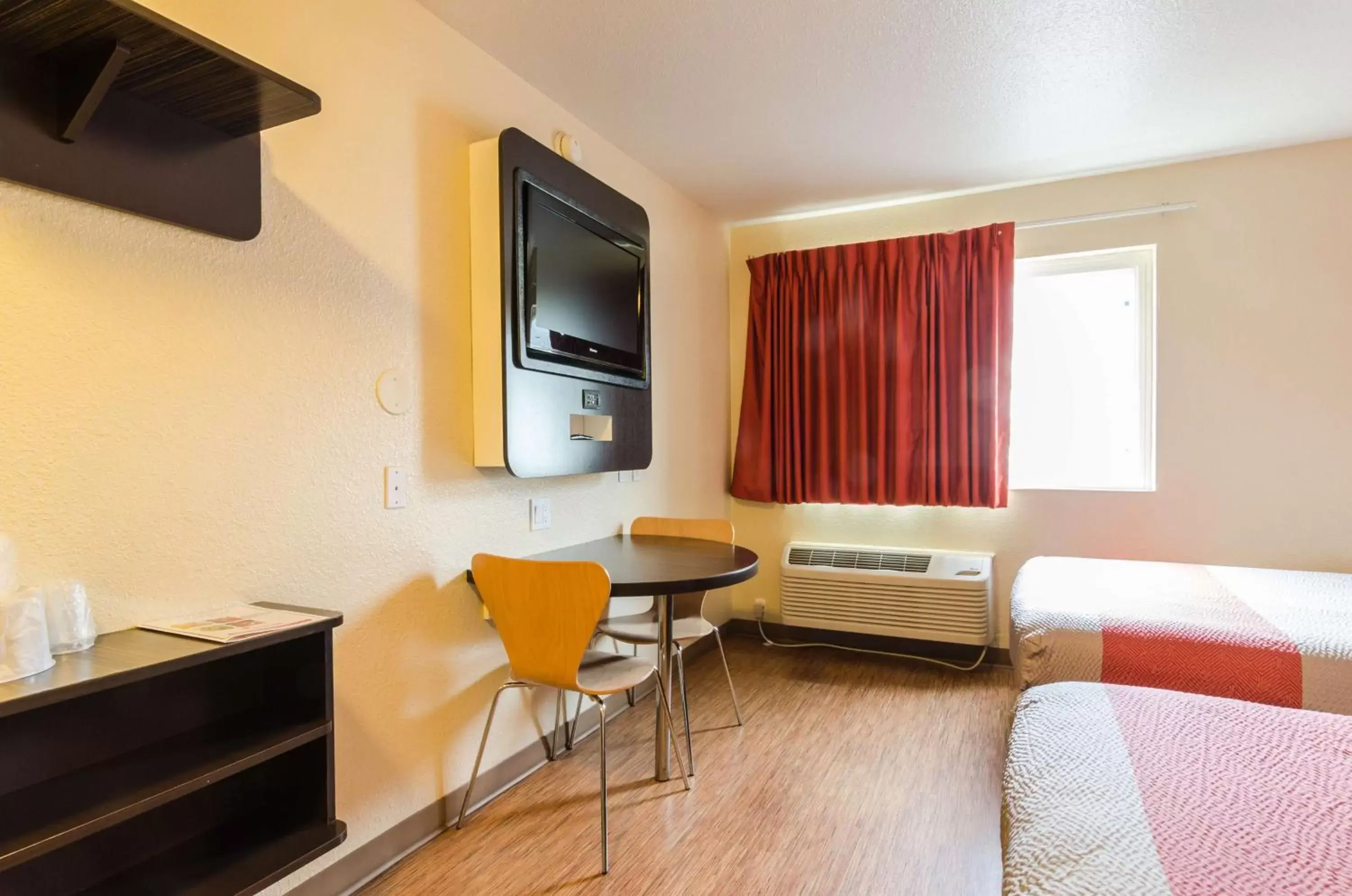 TV and multimedia, TV/Entertainment Center in Motel 6-Seattle, WA - Sea-Tac Airport South
