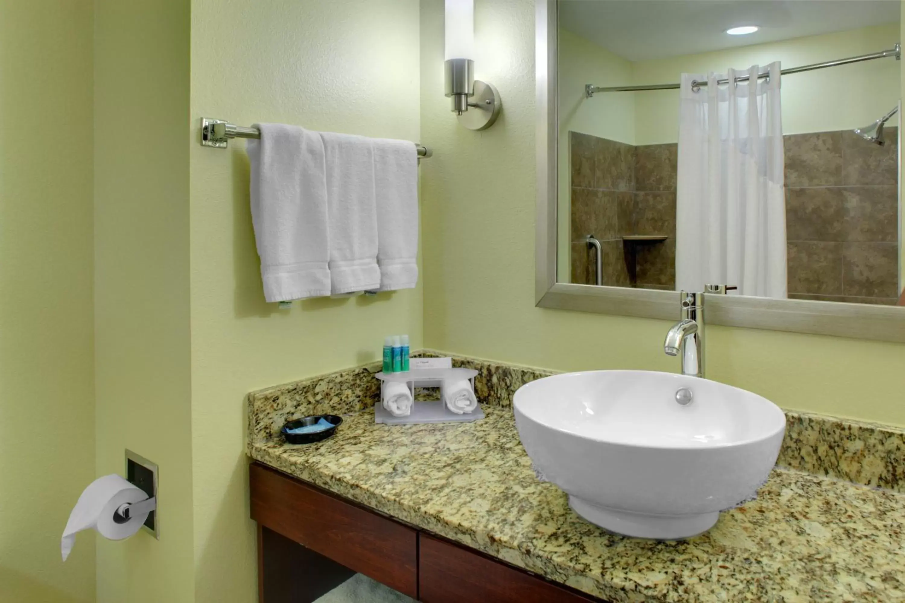 Photo of the whole room, Bathroom in Holiday Inn Express & Suites Cross Lanes, an IHG Hotel