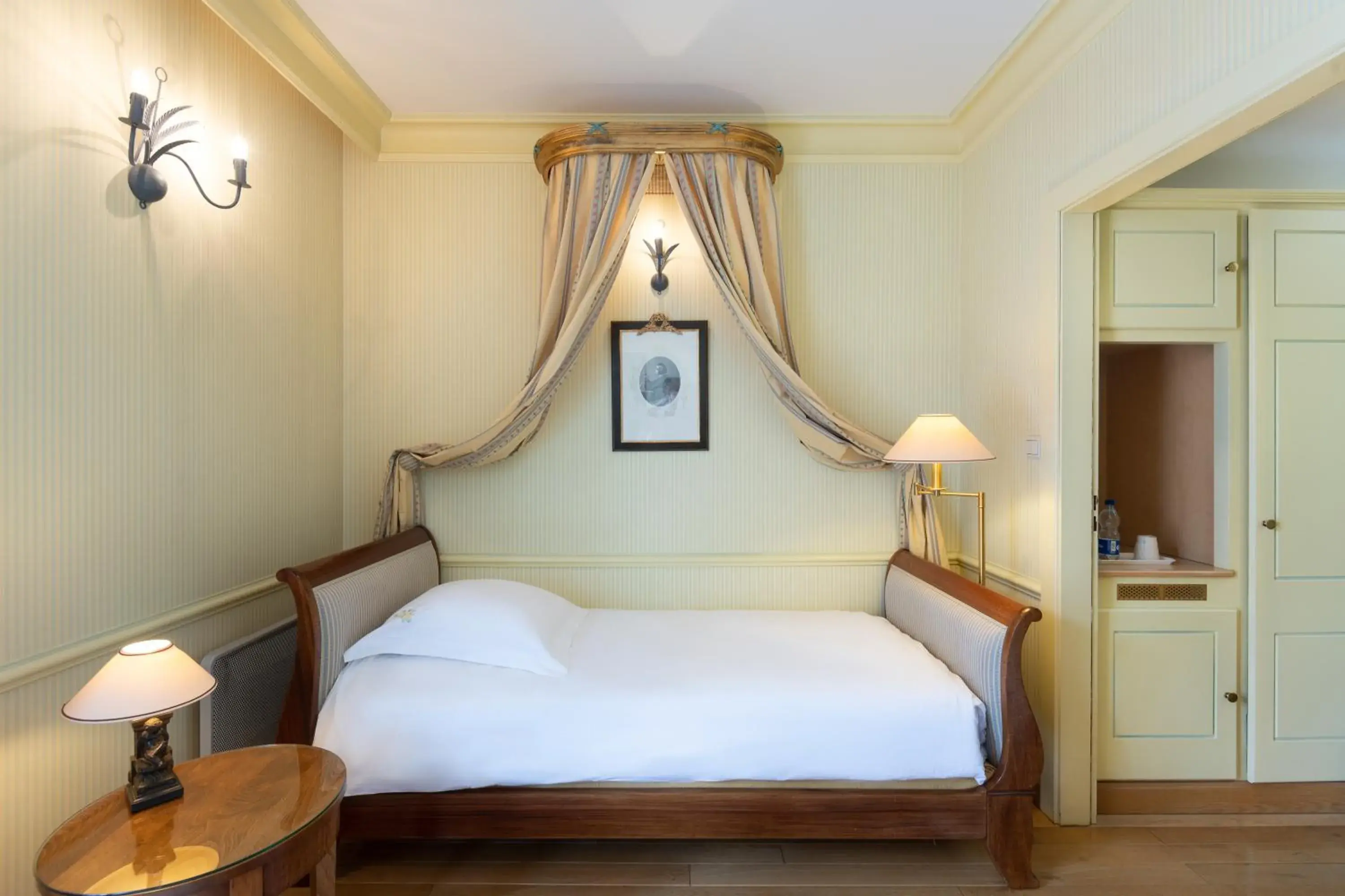 Bed in Le Manoir Au Lac