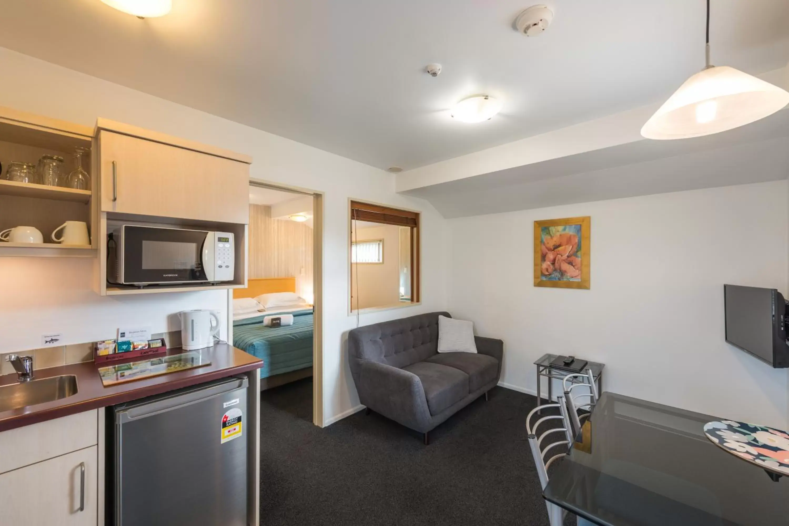 TV and multimedia, Kitchen/Kitchenette in Roma On Riccarton Motel