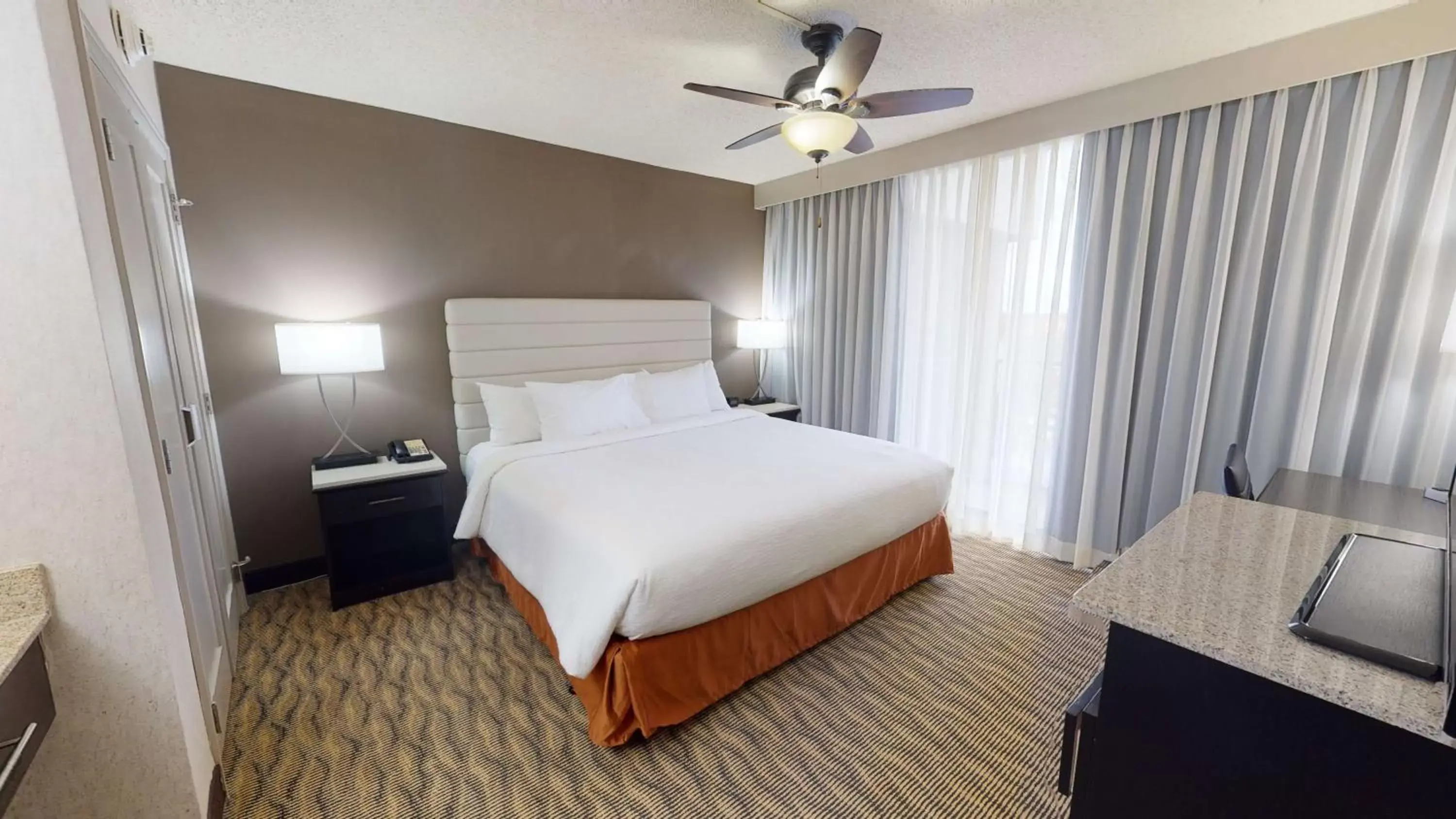 Bed in Embassy Suites by Hilton Oklahoma City Will Rogers Airport Bed in Embassy Suites by Hilton Oklahoma City Will Rogers Airport