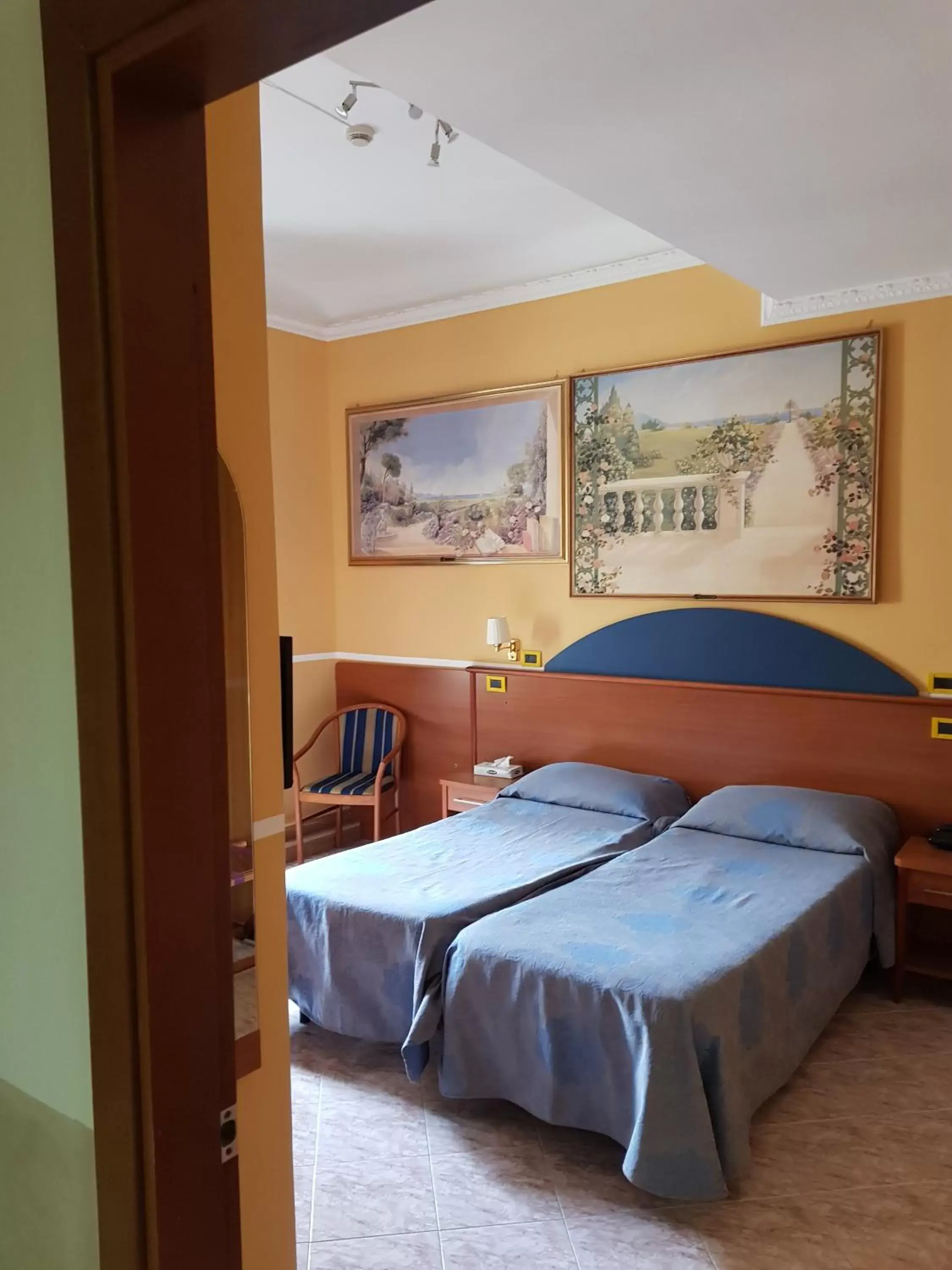 Photo of the whole room, Bed in Hotel Kennedy Photo of the whole room, Bed in Hotel Kennedy