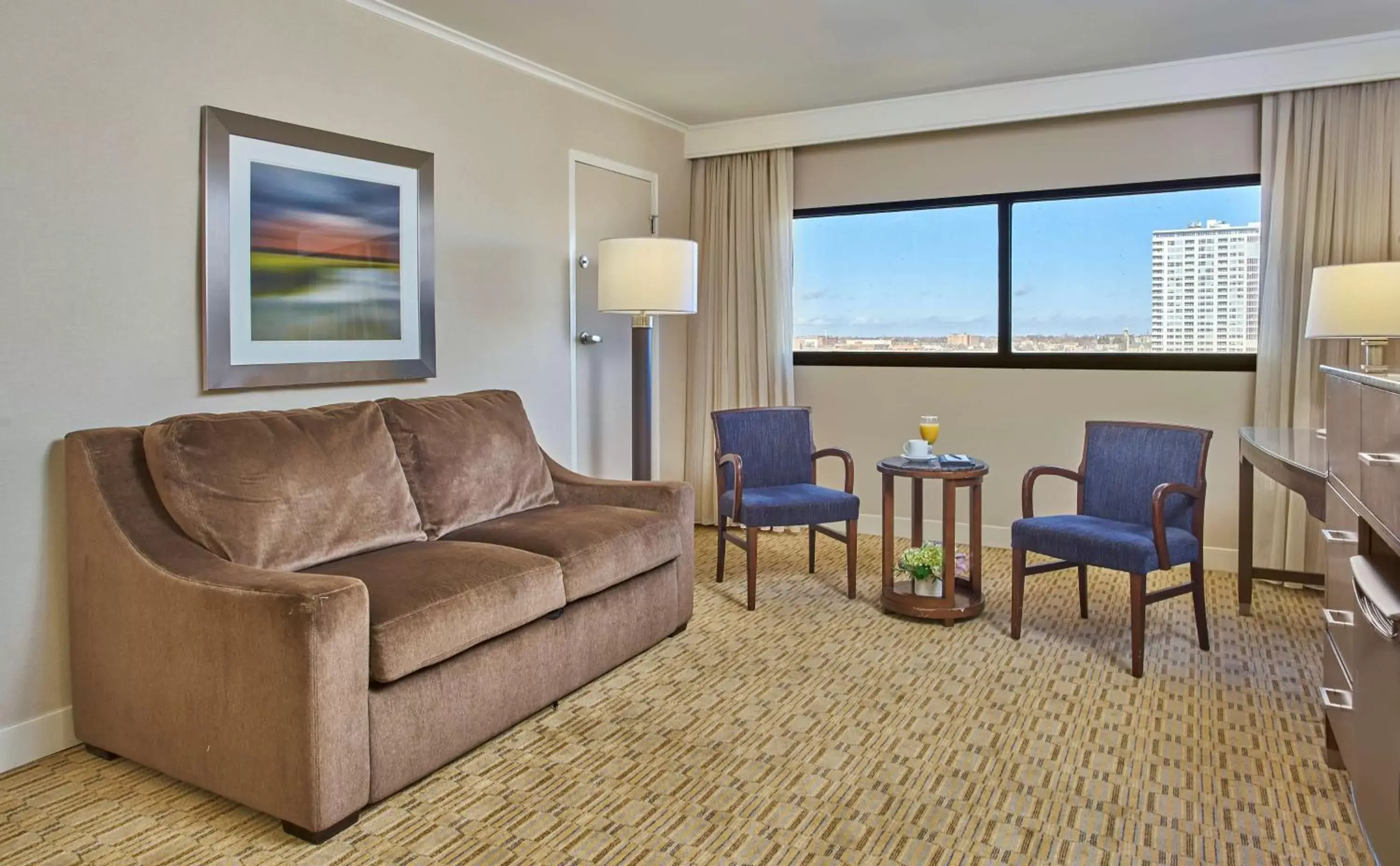 Photo of the whole room, Seating Area in Hyatt Regency Milwaukee